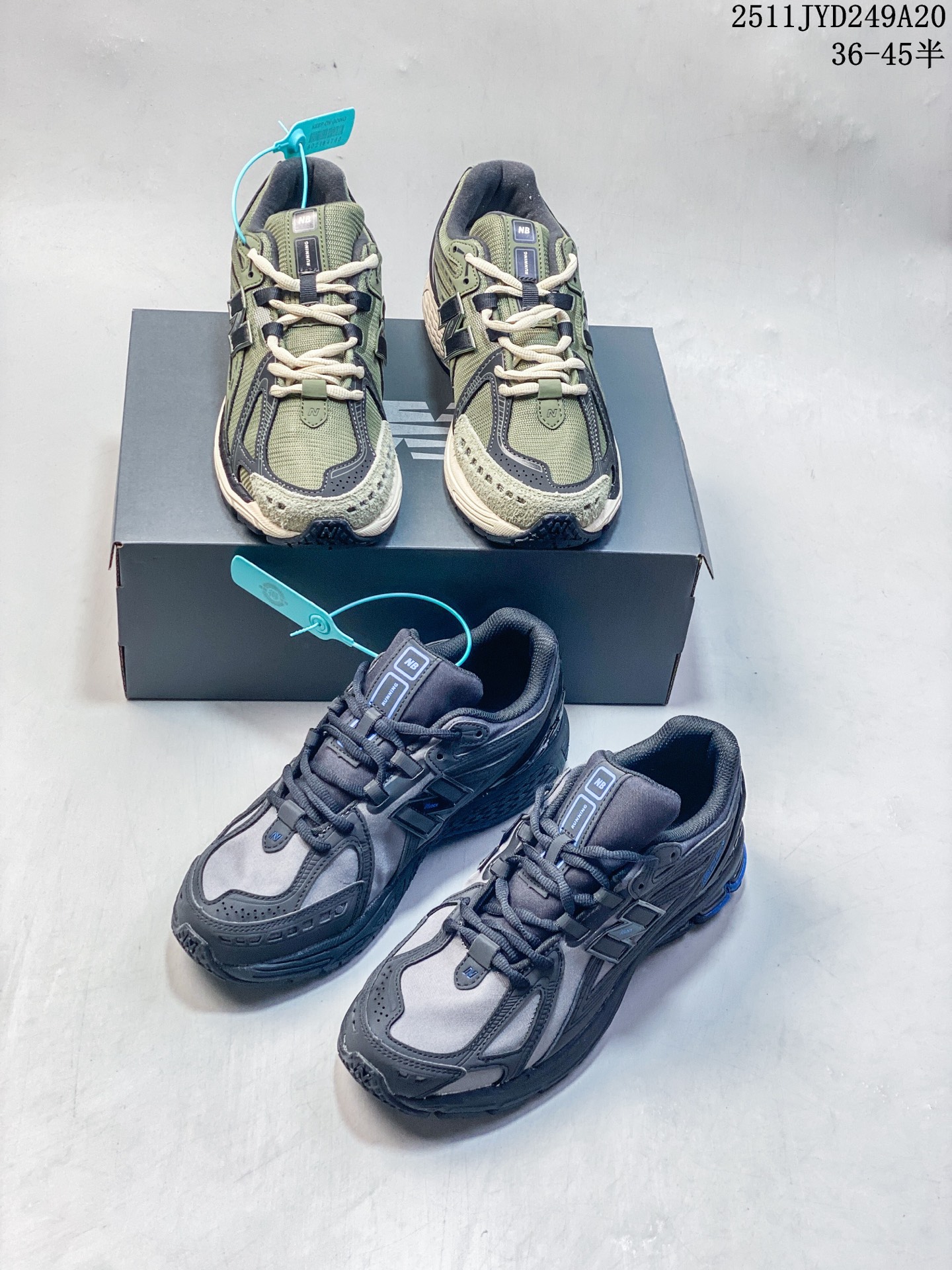 🈴️💰170
【公司级真标】新百伦 New Balance M1906系列 复古单品宝藏款。作为NB最经典的档案鞋型之一,与2002一样,1906有着NB最成熟的技术加持和复古款式,而本次推出的版本参照2002r的定位,相信会在性端做出权衡。单从造型上来看,依旧是vibe风格,味道很正,细节也很酷,这双1906r无疑必能打入复古爱好者的年度鞋款名录。
11JYD249A20