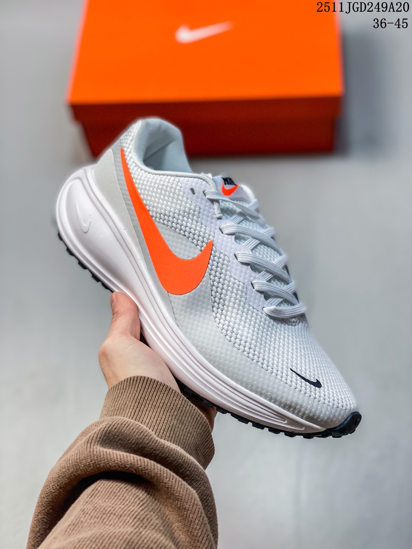 💰140
公司级✅Nike REVOLUTION 8 耐克 透气 低帮 跑步鞋
兼顾迅疾外观和稳固脚感后跟覆面和中足动态支撑巧妙融合 缔造稳定顺畅的迈步体验
11JGD249A20