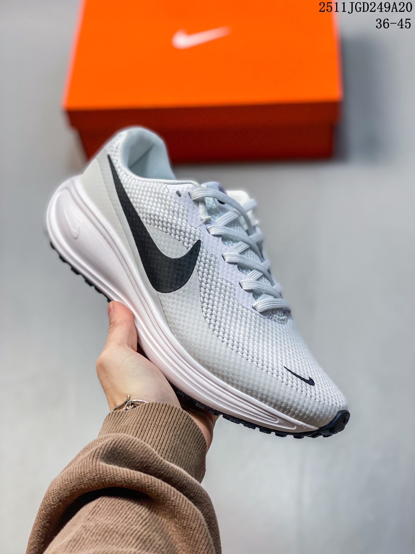 💰140
公司级✅Nike REVOLUTION 8 耐克 透气 低帮 跑步鞋
兼顾迅疾外观和稳固脚感后跟覆面和中足动态支撑巧妙融合 缔造稳定顺畅的迈步体验
11JGD249A20