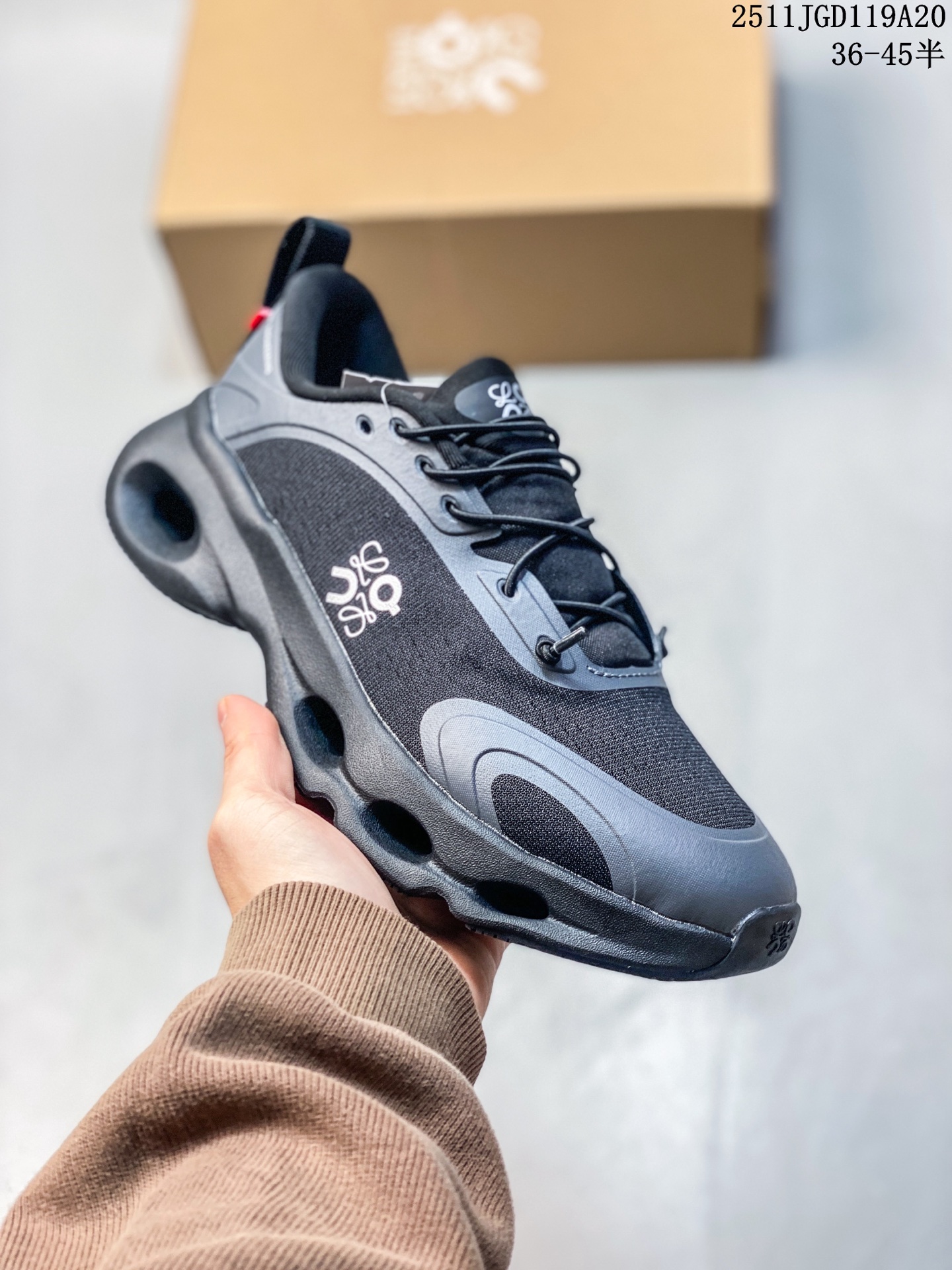 💰140
✅On昂跑 LOEWE 系列低帮轻量舒适多功能休闲运动鞋
采用工程飞织网布组合再生聚酯纤维鞋面材质搭载独家隐藏速度中板 镂空CloudTec科技
泡棉缓震中底 黑科技跑出圈的时尚运动新宠
货号:3MF30602420
尺码:36 37 38 39 40 41 42 43 44 45 ID:329JHD1114
11JGD119A20