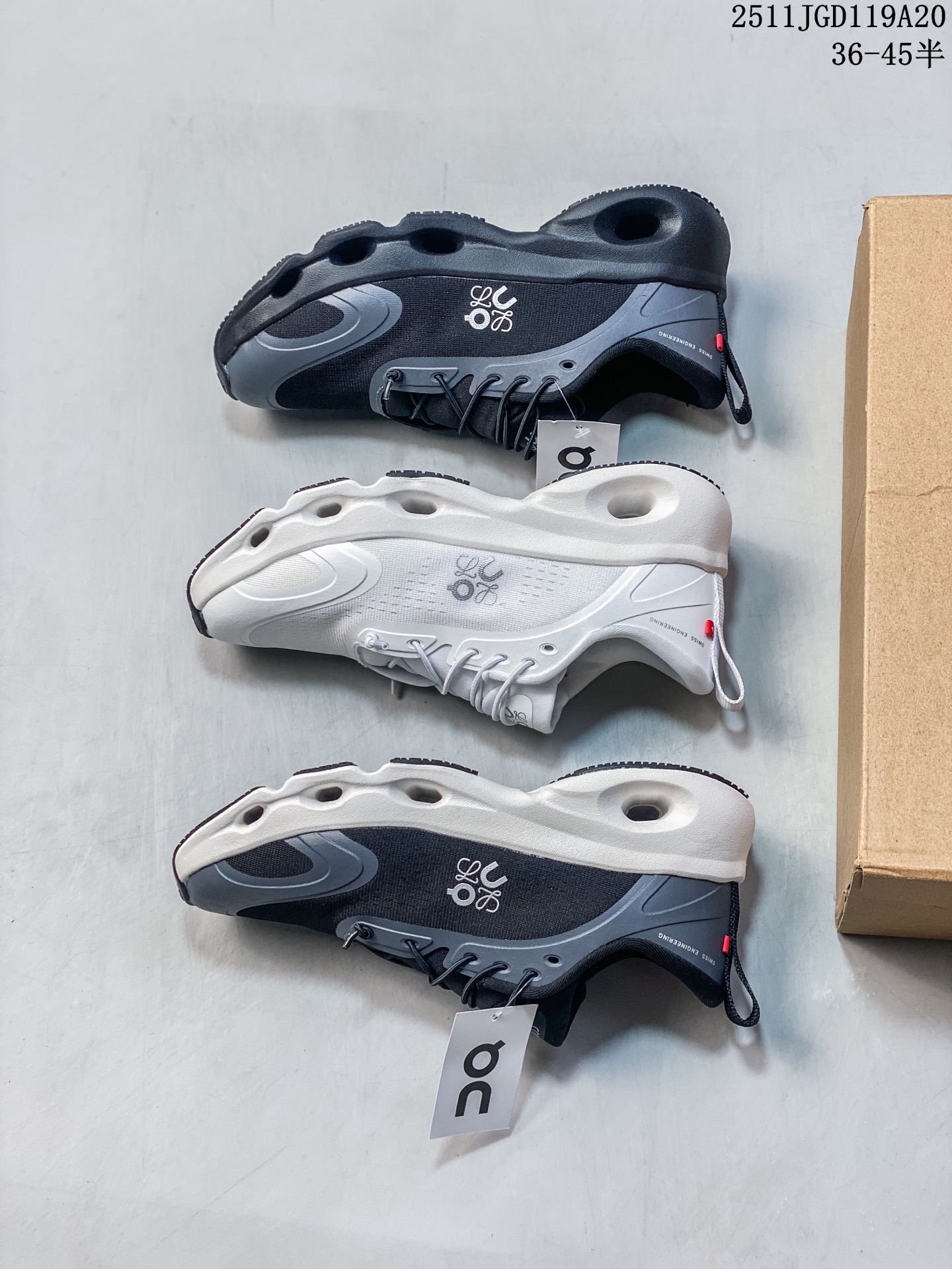 🈴️💰140
✅On昂跑 LOEWE 系列低帮轻量舒适多功能休闲运动鞋
采用工程飞织网布组合再生聚酯纤维鞋面材质搭载独家隐藏速度中板 镂空CloudTec科技
泡棉缓震中底 黑科技跑出圈的时尚运动新宠
货号:3MF30602420
尺码:36 37 38 39 40 41 42 43 44 45 ID:329JHD1114
11JGD119A20