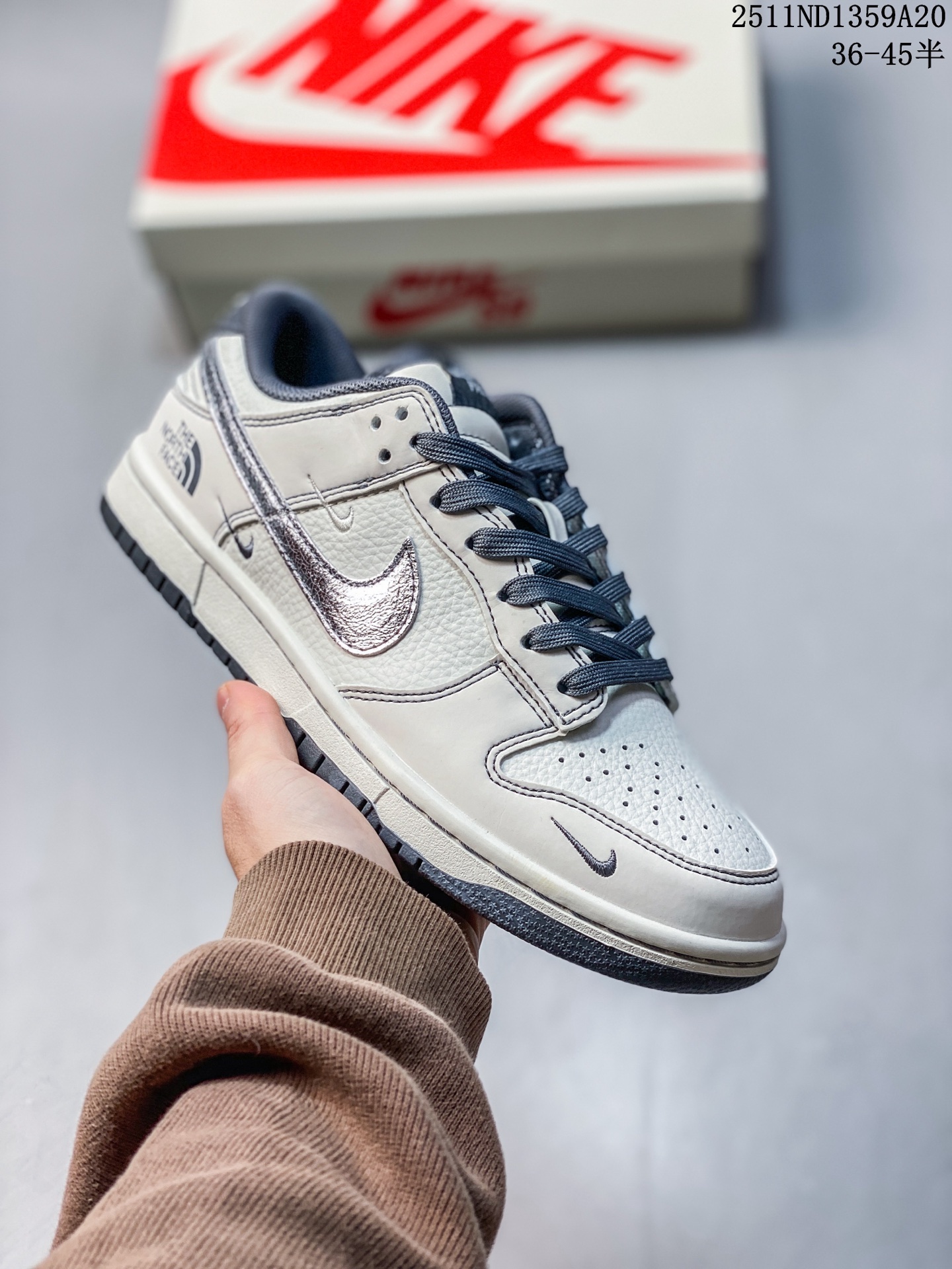 特价 高端定制Nike SB Dunk Low Supreme联名——奶白青蓝钩 高端定制 低帮休闲板鞋 定制鞋盒 大厂品质出货 超高清洁度 皮料切割干净无任何毛边 细节完美 货号:CY5979-113 ND1359A20