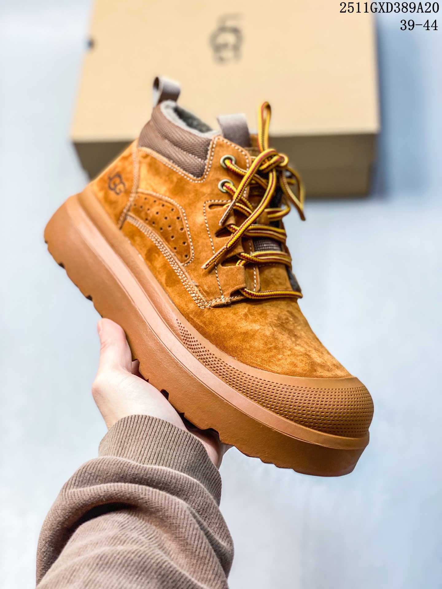 💰260
UGG秋冬新品(毛绒一体内里🔥保暖锁热)秋冬必备 户外中帮男士休闲鞋雪地靴马丁靴系列 广东大厂品质 秋冬新款 时尚潮流搭配 面料釆用意大利进口磨砂牛皮 全鞋真牛皮材料 大底到五金都是代工厂原材料制作 好货不杀猪 首单质量严格把控 全套官网统一包装 今年冬季防寒户外专用产品 日常随意搭配 型男必备‼美国轻奢品牌【UGG】Tasman Weather Hybrid 塔斯曼混合系列轻量休闲鞋尺码:39-44
11GXD389A20