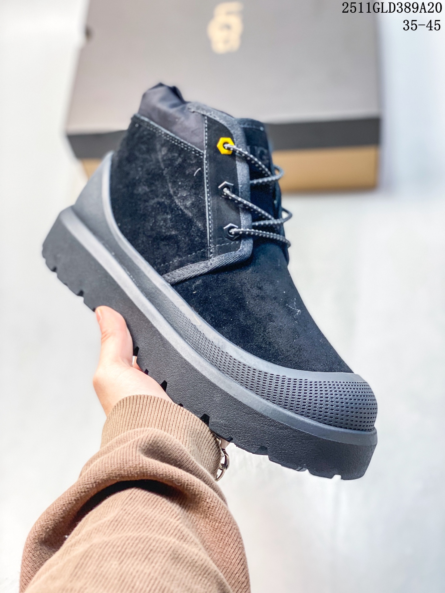 💰300
市面顶级版本
UGG 塔斯曼中筒 王一博同款 4cm厚底 长筒 小红书爆款
广州外贸大厂生产 鞋头到鞋垫真羊皮毛一体 独立外盒包装 芯片 带防水工艺 区别市面任何版本
4cm厚底 独立原版开发大底 羊绒鞋垫 冬季保暖外出 家居都是很适合的选择 进年uug推出款式系列 局部偏向年轻消费者喜好 也走到时尚潮流穿搭的前沿 鞋身材质 防泼水涂层翻毛皮鞋面 17毫米UGGPURE™植入式羊毛内底 轻便防滑舒适橡胶外底 带有品牌LOGO商标 带全套包装
尺码: 35 36 37 38 39 40 41 42 43 44 45
11GLD389A20