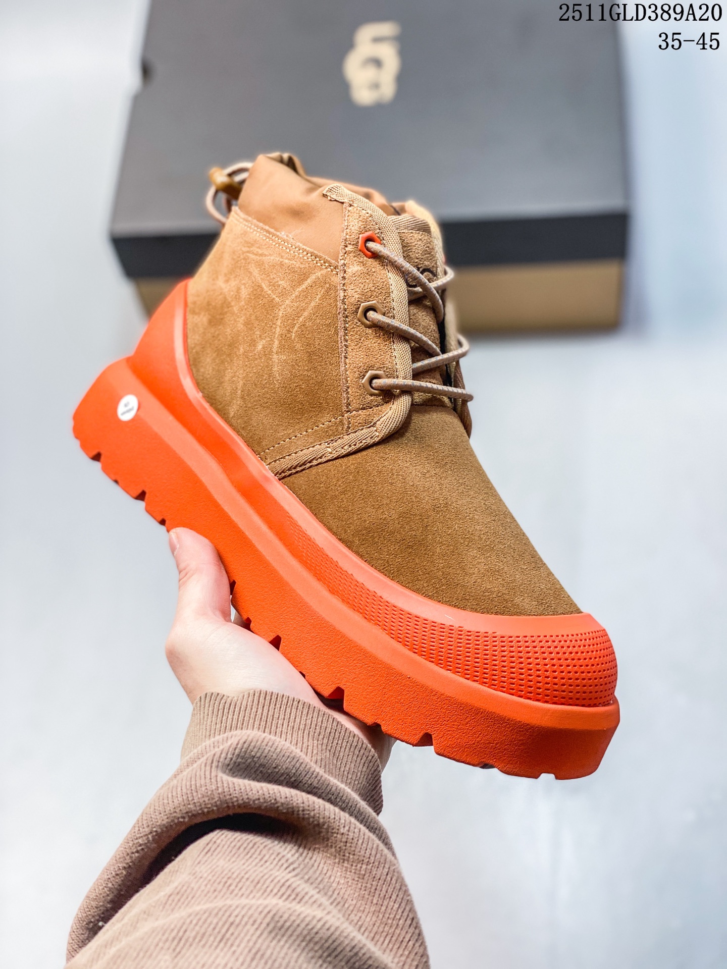 💰300
市面顶级版本
UGG 塔斯曼中筒 王一博同款 4cm厚底 长筒 小红书爆款
广州外贸大厂生产 鞋头到鞋垫真羊皮毛一体 独立外盒包装 芯片 带防水工艺 区别市面任何版本
4cm厚底 独立原版开发大底 羊绒鞋垫 冬季保暖外出 家居都是很适合的选择 进年uug推出款式系列 局部偏向年轻消费者喜好 也走到时尚潮流穿搭的前沿 鞋身材质 防泼水涂层翻毛皮鞋面 17毫米UGGPURE™植入式羊毛内底 轻便防滑舒适橡胶外底 带有品牌LOGO商标 带全套包装
尺码: 35 36 37 38 39 40 41 42 43 44 45
11GLD389A20