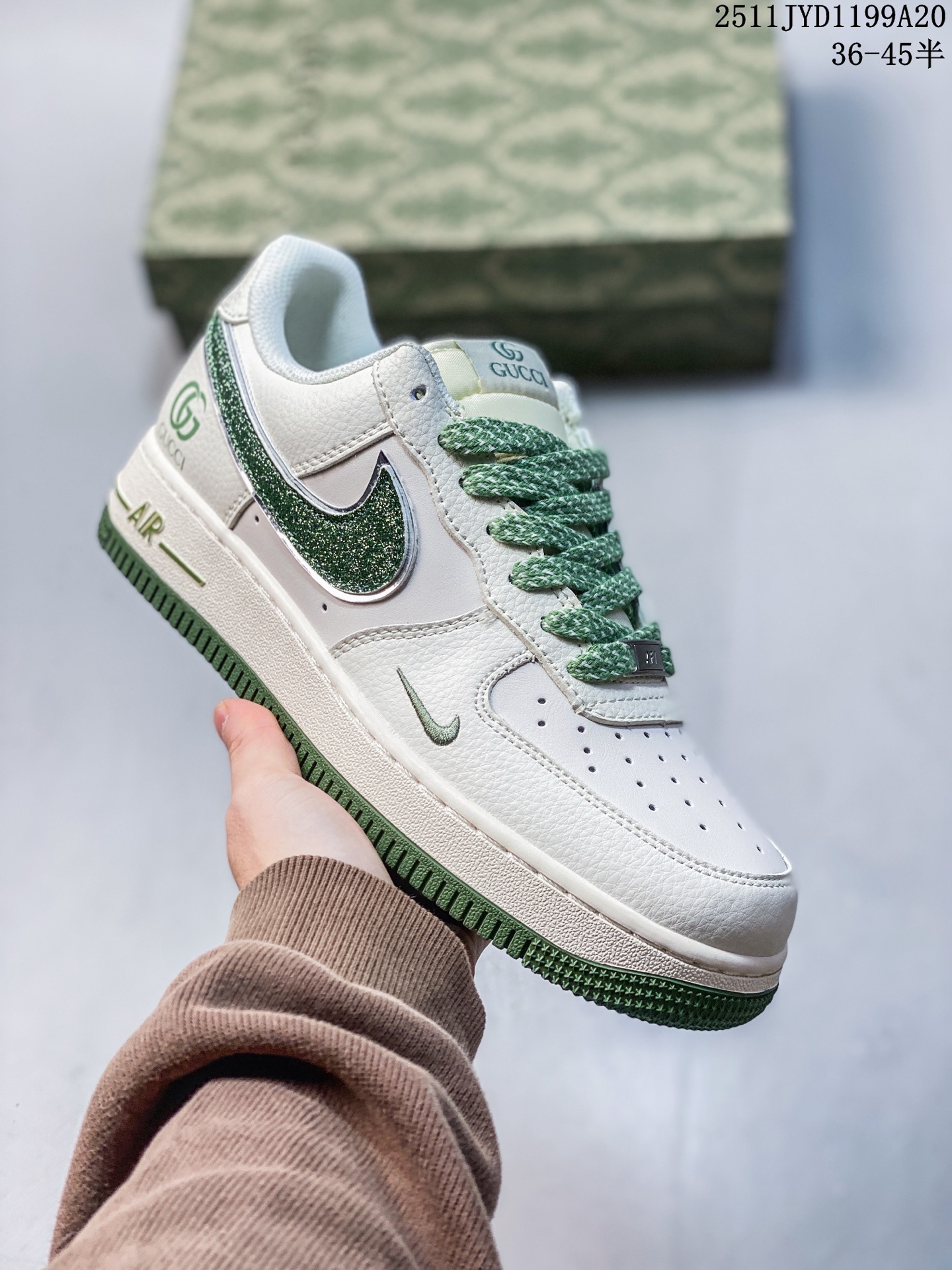 💰170
海外限量发售！公司级NIke Air Force 1 '07 Low “北面联名--灰白银勾边配色”空军一号 低帮 运动鞋 休闲鞋 折边针车 工艺难度大 原楦头原纸板 原装鞋盒 定制五金配件 内置全掌气垫 原厂鞋底 
货号：QY6818-551
Size：36 36.5 37.5 38 38.5 39 40 40.5 41 42 42.5 43 44 44.5 45
11JYD1199A20