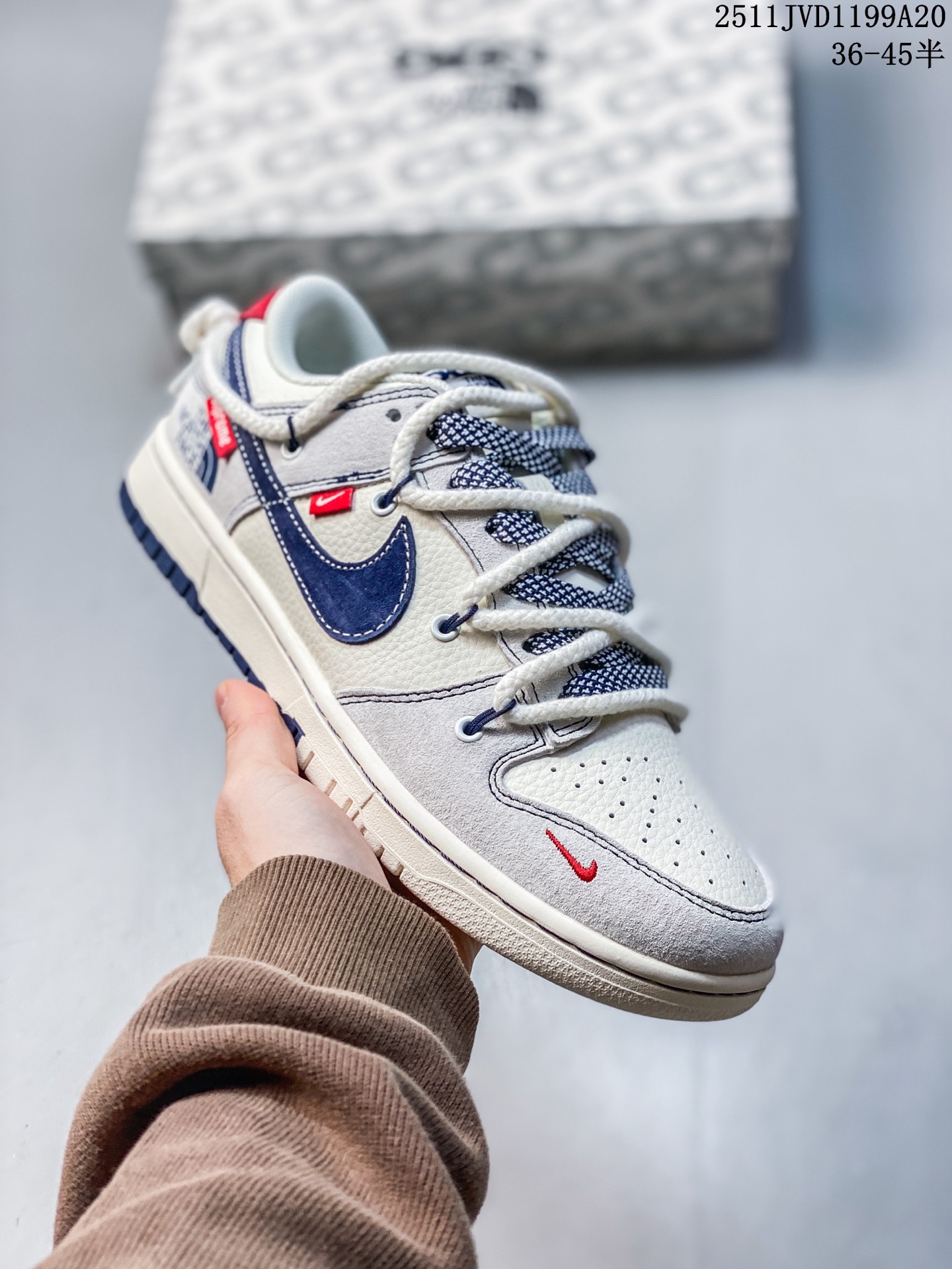 海外爆款限量发售!公司级 Nike SB Dunk Low“北面xSUPREME系列——绑带米黄藏蓝勾” 周年高端定制 低帮休闲板鞋 定制鞋盒 大厂纯原品质出货 超高清洁度 皮料切割干净无任何毛边 细节完美 货号:YX5066-232 JVD1199A20