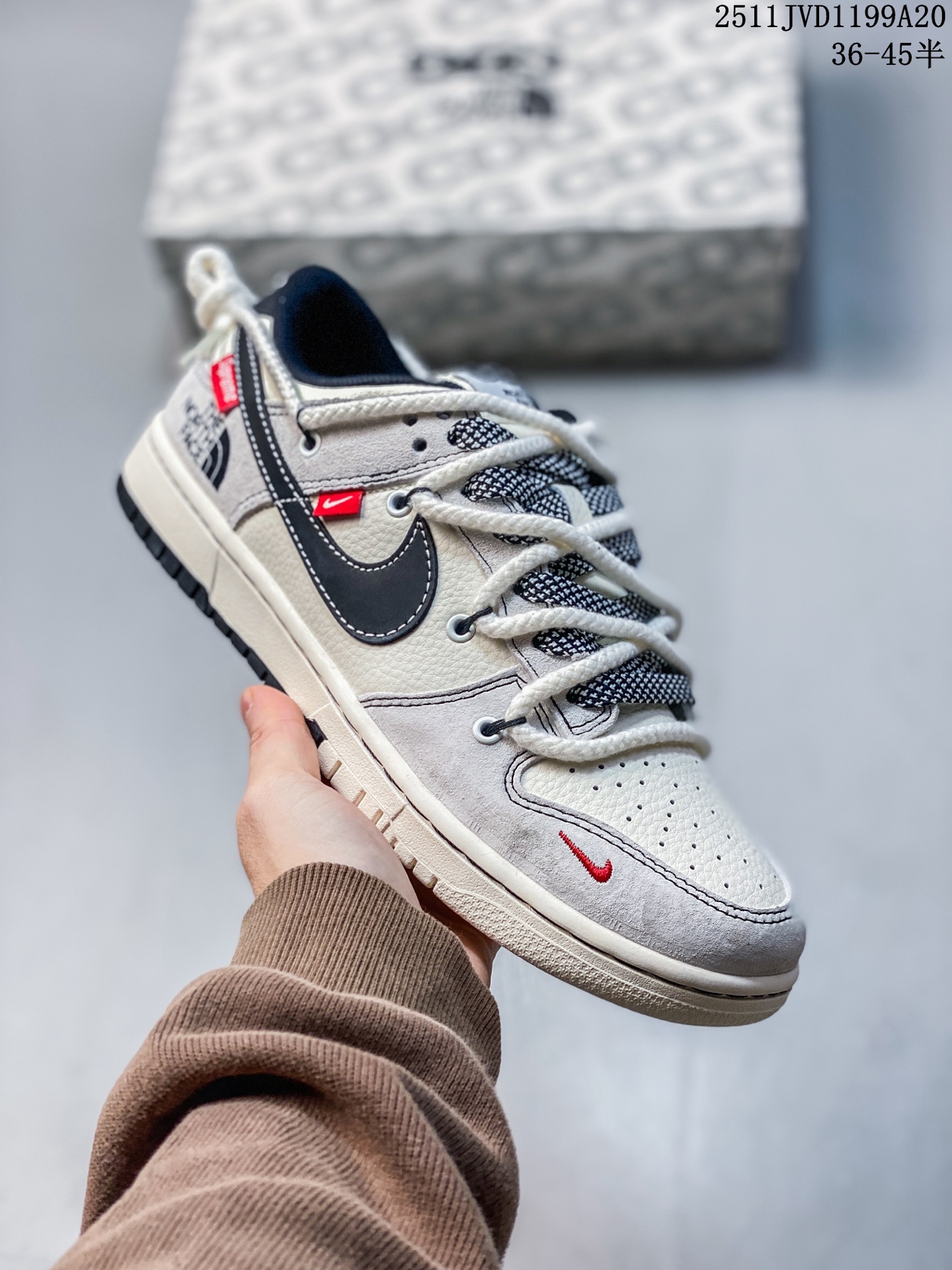 海外爆款限量发售!公司级 Nike SB Dunk Low“北面xSUPREME系列——绑带米黄藏蓝勾” 周年高端定制 低帮休闲板鞋 定制鞋盒 大厂纯原品质出货 超高清洁度 皮料切割干净无任何毛边 细节完美 货号:YX5066-232 JVD1199A20
