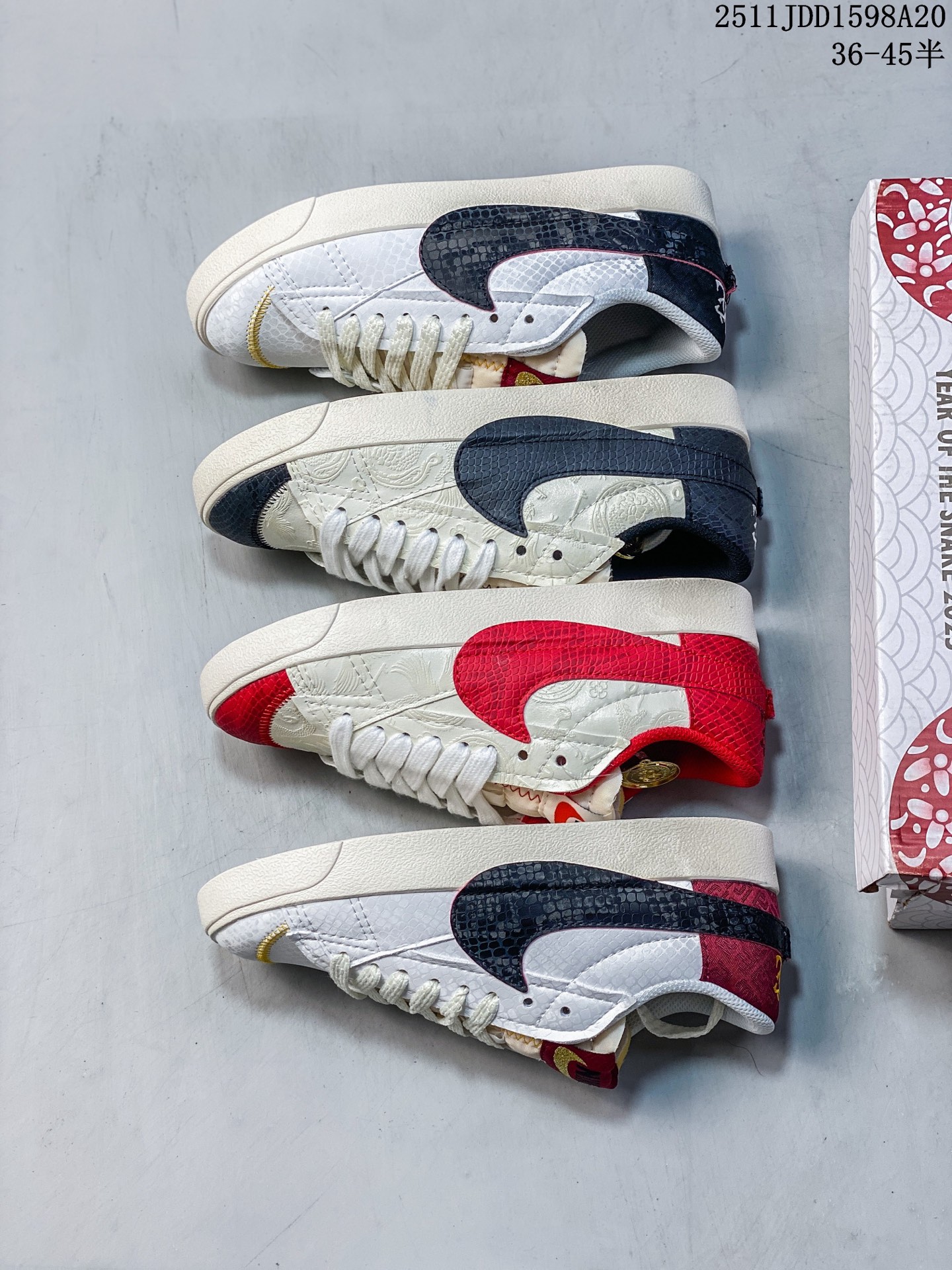 🈴️💰120
Nike Blazer Low ‘77 Jumbo 蛇年限定
全新焕新升级经典 Blazer 鞋款，大号 Swoosh 突出新时代更加张扬的潮流感，对经典的又一次改良升级。大号 Swoosh 设计结合宽大鞋带，符合当下潮流意趣，橡胶外底融入凸起人字形底纹增添几分户外感觉
货号:DQ1470-138
尺码:36 36.5 37.5 38 38.5 39 40 40.5 41 42 42.5 43 44 44.5 45
11JDD1598A20