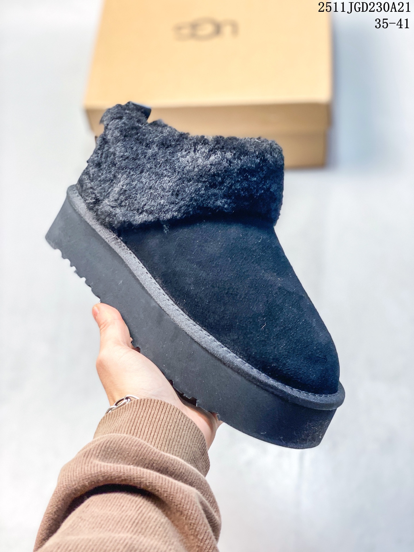 💰140
UGG舒适厚底一脚蹬休闲乐福鞋懒人毛毛鞋明星同款Nita Platform 妮塔便鞋 1171393
码数:35 36 37 38 39 40 41
编号:2511WSYMIG
11JGD230A21