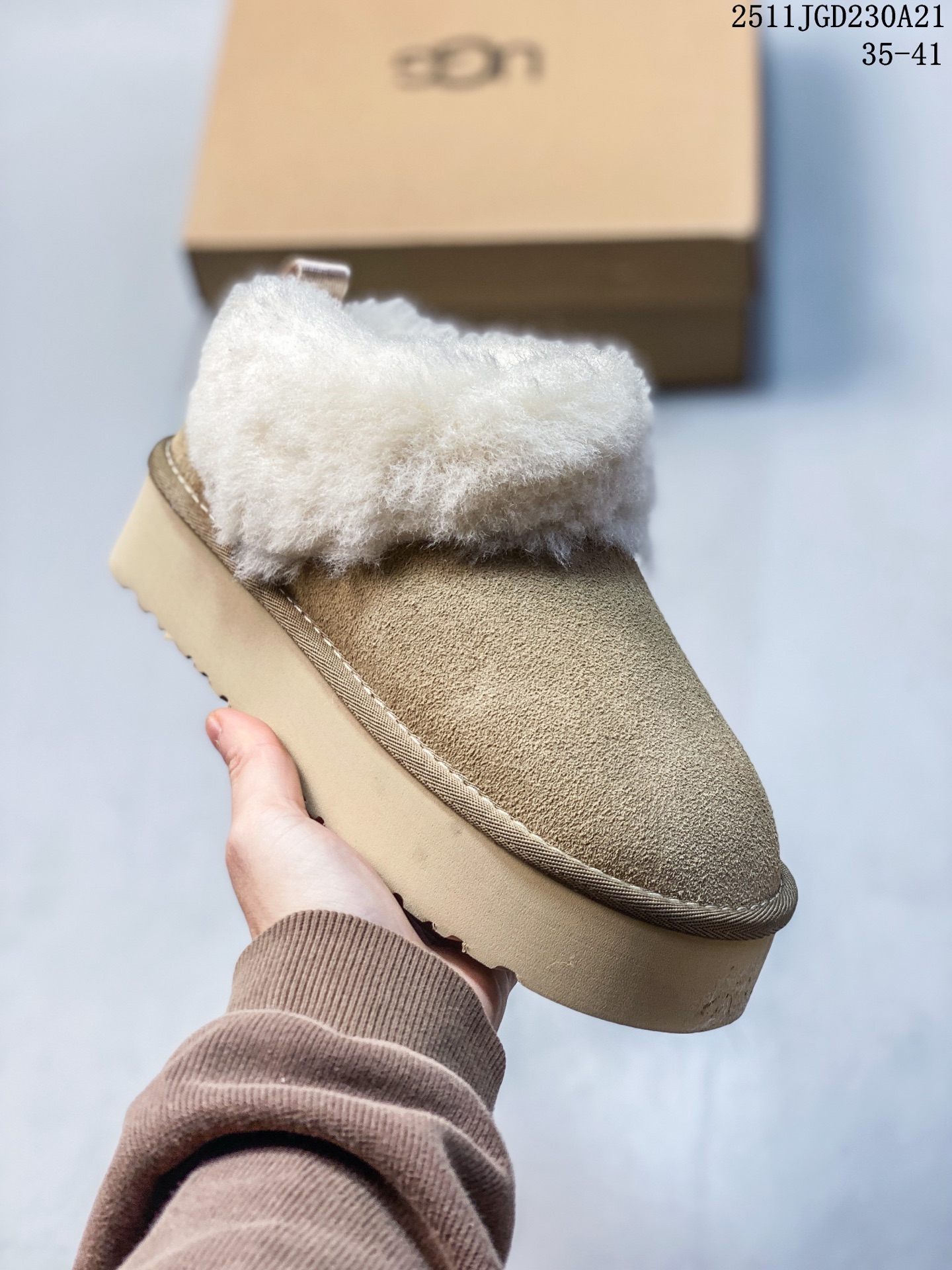 💰140
UGG舒适厚底一脚蹬休闲乐福鞋懒人毛毛鞋明星同款Nita Platform 妮塔便鞋 1171393
码数:35 36 37 38 39 40 41
编号:2511WSYMIG
11JGD230A21