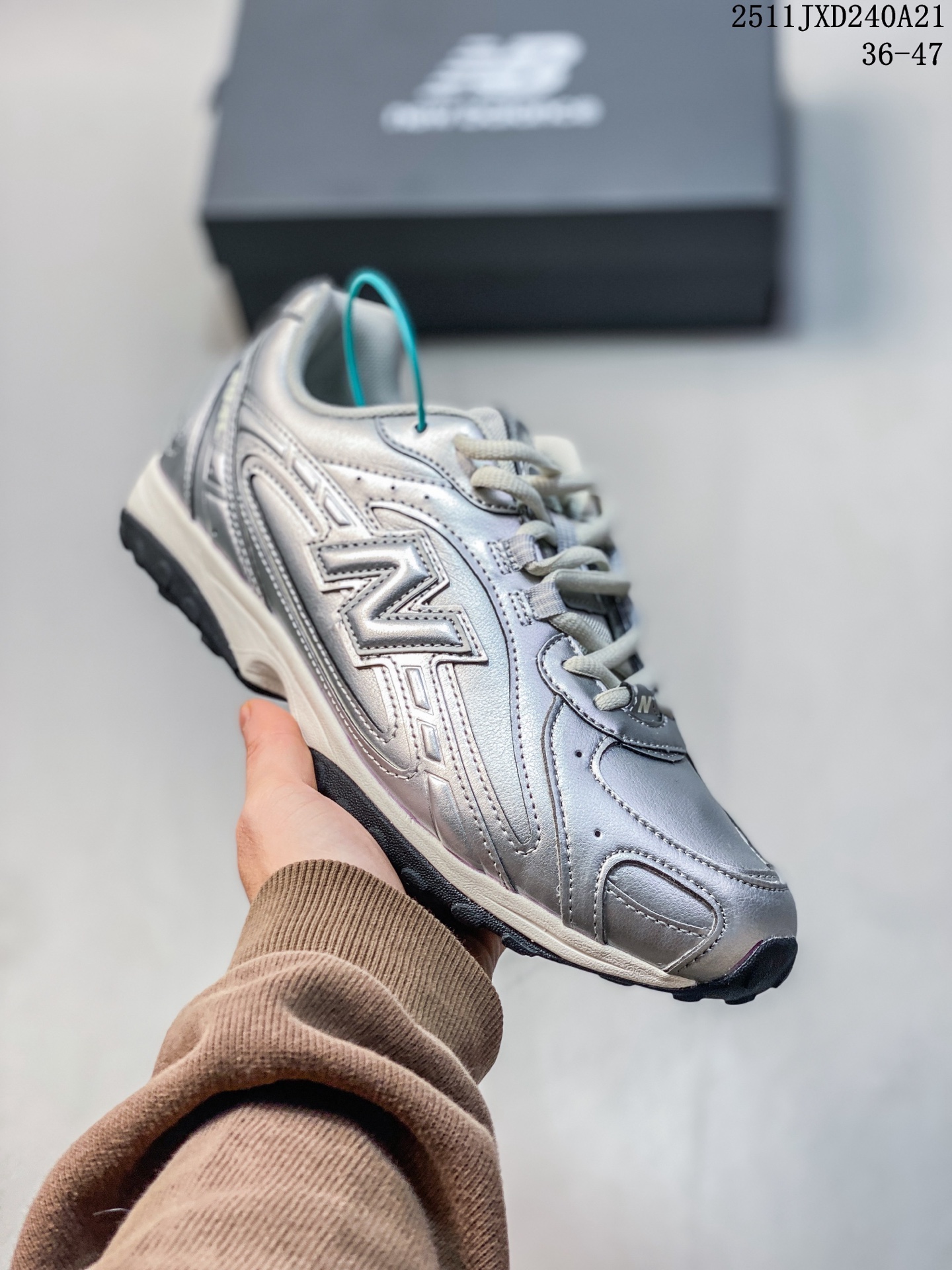 💰160
New Balance 204L 薄底鞋 薄底皮质鞋带德训miu系 减震耐磨包裹性支撑轻便 低帮 生活休闲鞋
轻盈脚感质感兼具
鞋身搭载EVA科技中底,适用多元穿搭场合为户外出行提供舒适长远的穿搭体验
11JXD240A21