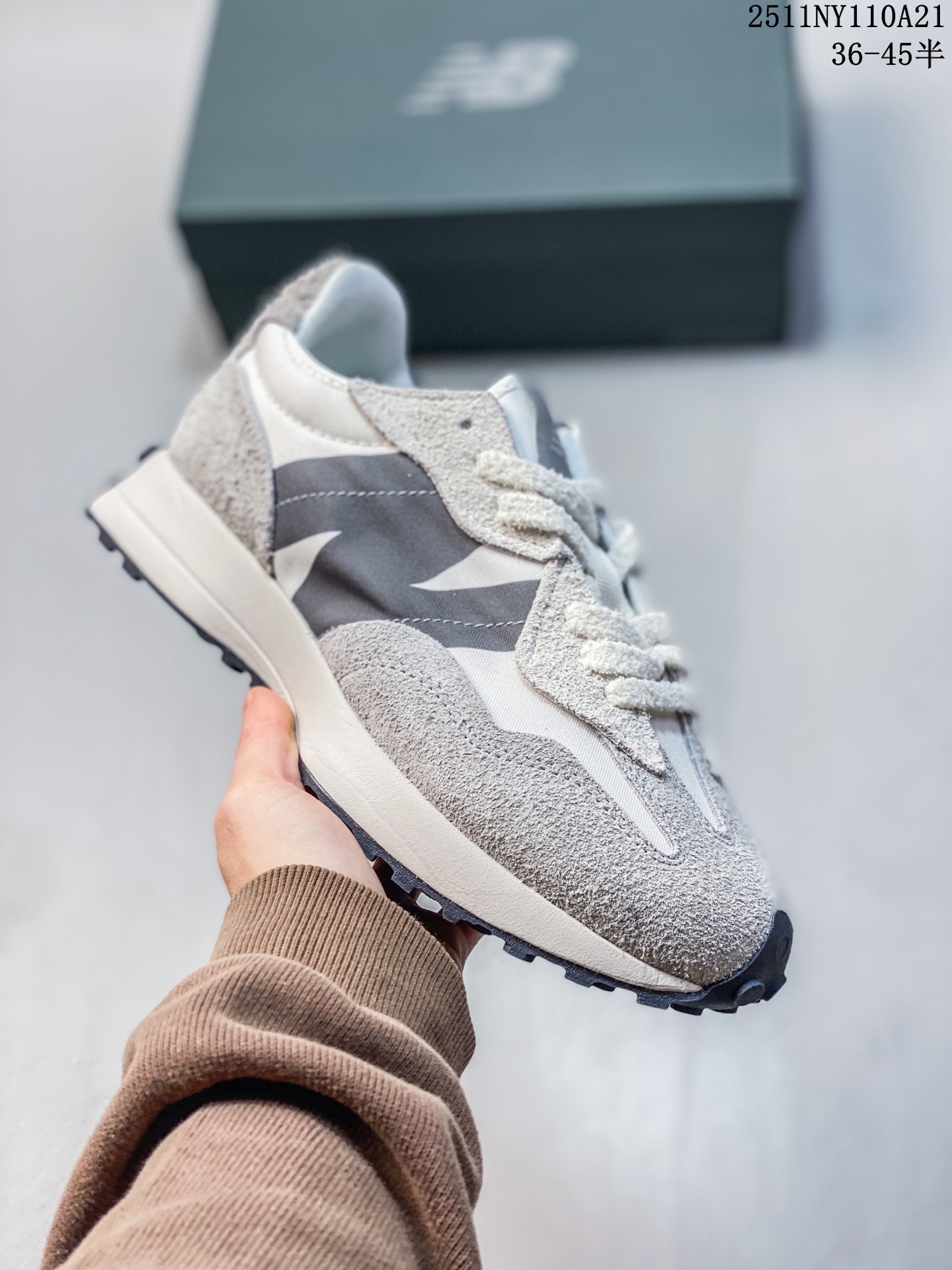 💰115
✅New Balance MS327 复古休闲运动慢跑鞋 以更纯粹的复古风格设计打造的全新造型 侧身还以解构设计 将 N 字标志以做旧压花样式呈现
官方货号:WS327KB
尺码:36 37 37.5 38 38.5 39.5 40 40.5 41.5 42 42.5 43 44 45
ID:329NY1122
11NY110A21