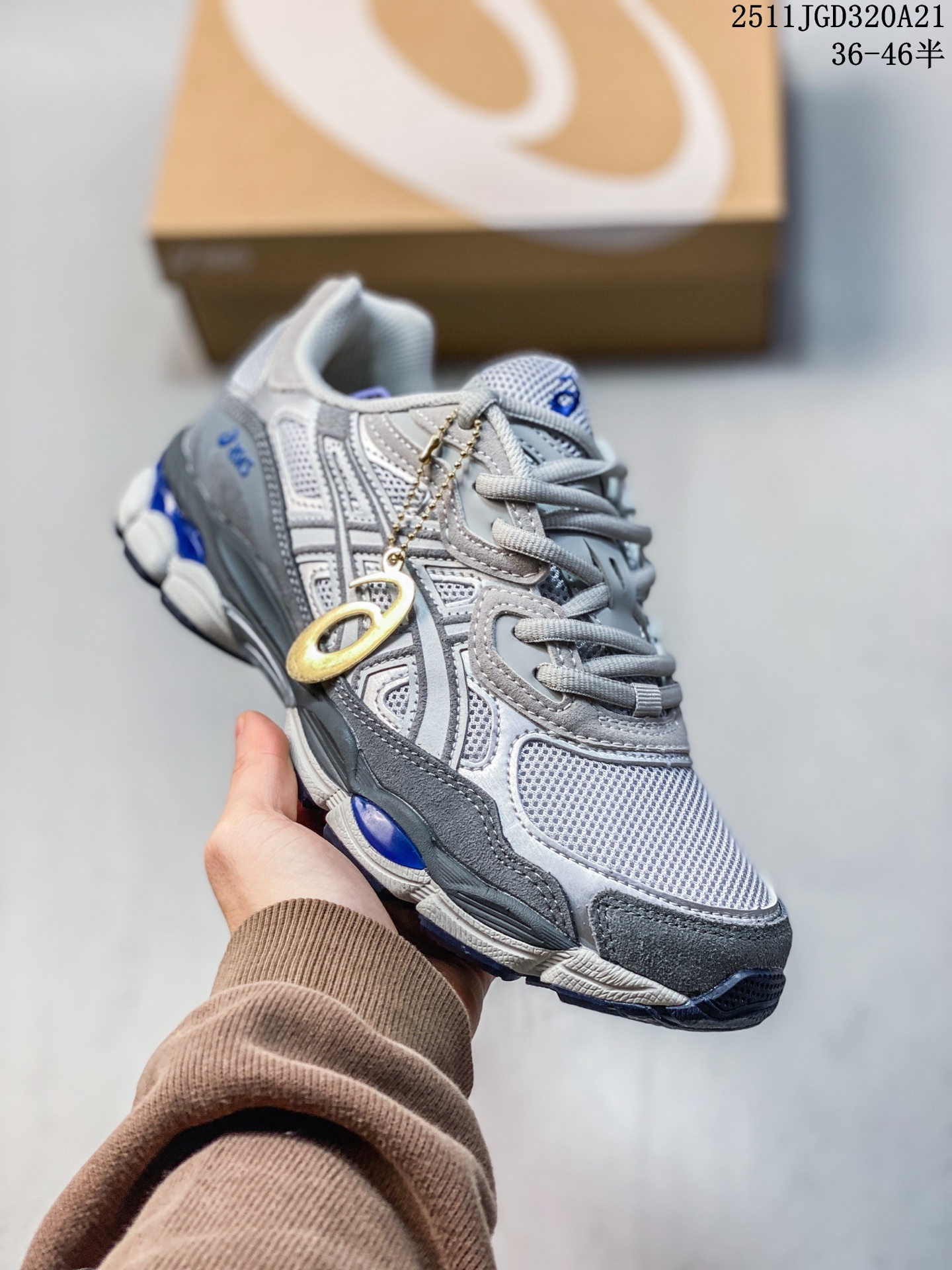 💰140🔻
亚瑟士 ASICS GEL-NYC 亚瑟士 透气网眼鞋面 配合部分合成革材质 采用全新AHAR+橡胶材质 更加耐磨
货号:1203A383-025
尺码:如图右下角所示 ATC TLA
11JGD320A21