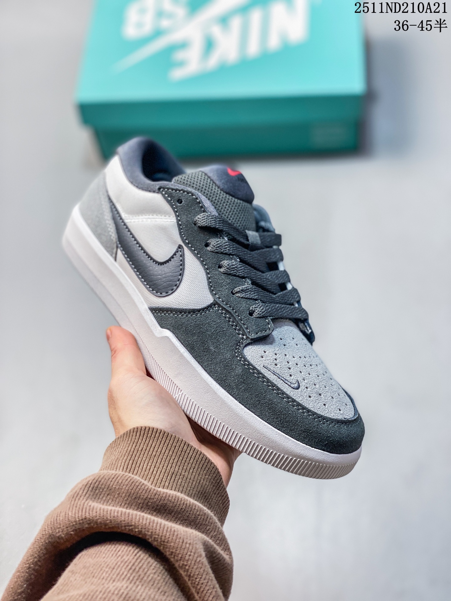 💰110
高品质真标耐克Nike SB Force 58 运动滑板鞋。这是一款将前沿创新带入街头的单品,它具有硫化杯底,具有出色的耐用性和灵活性。使用柔软皮革拼接,在饰面上放置通风口,它自始至终都融入了传统篮球风格,此次配色迎入,重新打造鞋款。
类型:男女鞋
尺码: 36-45含半码
11ND210A21