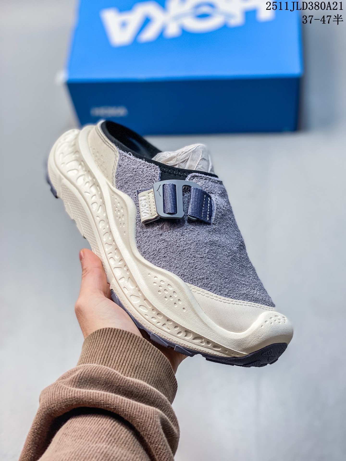 💰200
【公司级】HOKA ONE ONE Ora Primo 一脚蹬男女厚底运动休闲舒缓鞋 包头凉拖鞋 秋冬款hoka Ora Primo粗鞋带加棉厚底时尚舒适运动拖鞋

尺码：37-47半
11JLD380A21