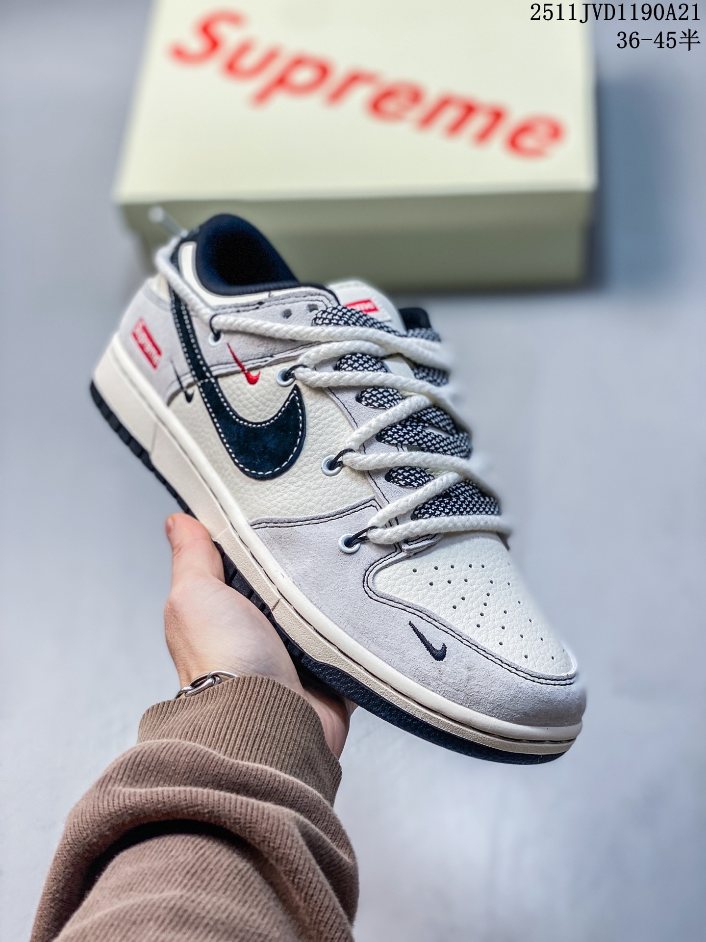 💰190
海外爆款限量发售!公司级 Nike SB Dunk Low“SUP联名——绑带猪八蓝勾” 周年高端定制 低帮休闲板鞋 定制鞋盒 大厂纯原品质出货 超高清洁度 皮料切割干净无任何毛边 细节完美
货号:YX5066-235
Size:36 36.5 37.5 38 38.5 39 40 40.5 41 42 42.5 43 44 44.5 45
11JVD1190A21