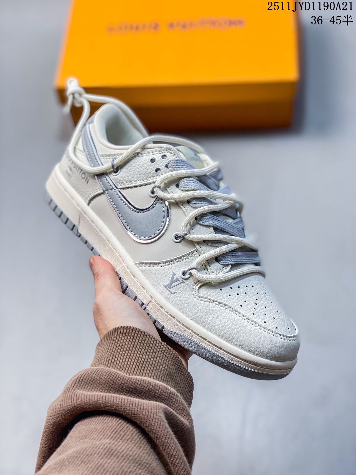 💰170
海外爆款限量发售!公司级 Nike SB Dunk Low“Sup系列——绑带米白灰勾” 周年高端定制 低帮休闲板鞋 定制鞋盒 大厂纯原品质出货 超高清洁度 皮料切割干净无任何毛边 细节完美
货号:DM6868-091
Size:36 36.5 37.5 38 36.5 39 40 40.5 41 42 42.5 43 44 44.5 45
11JYD1190A21