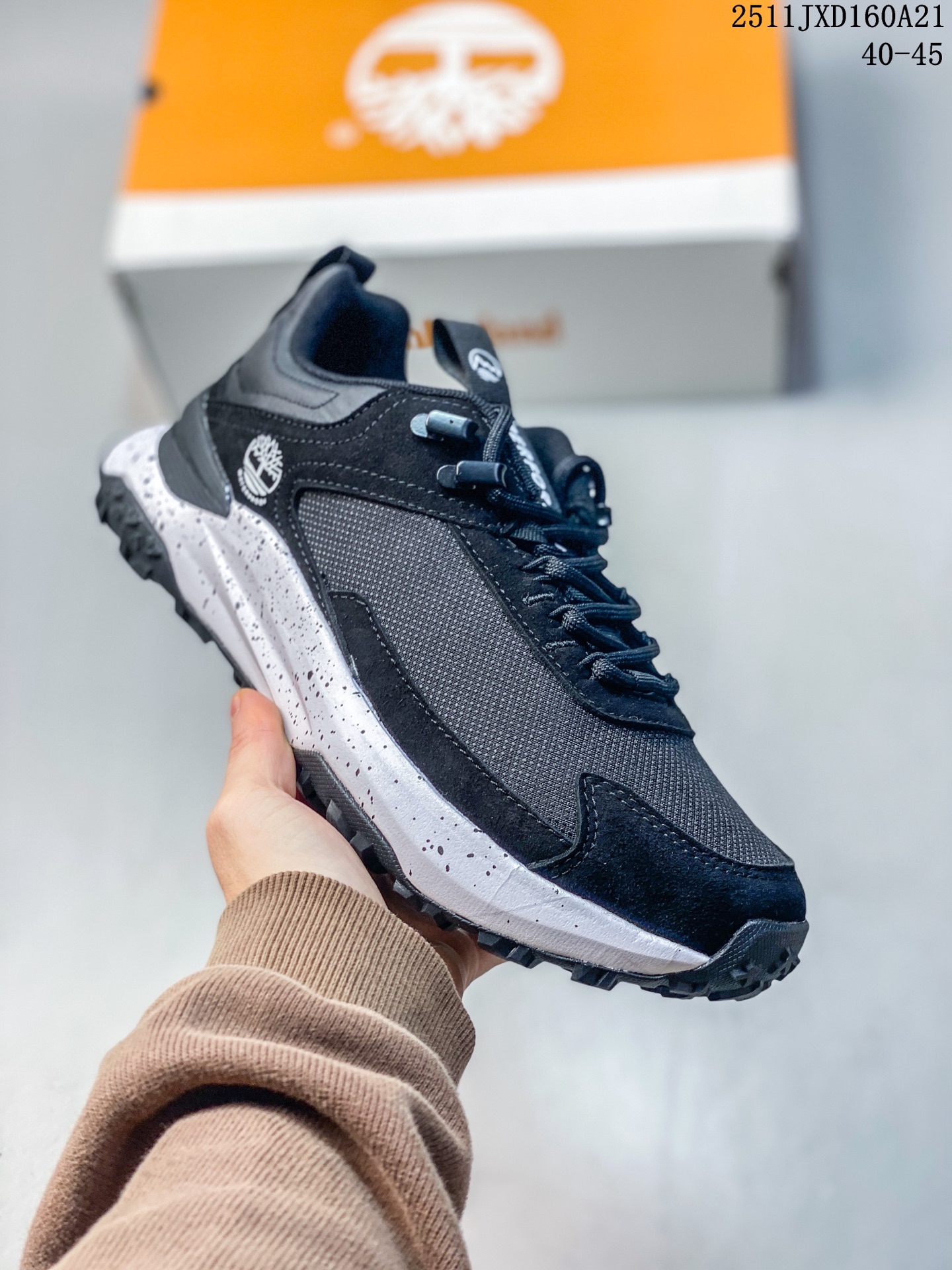 💰160
Timberland/添柏岚/天伯伦 全球领先户外品牌·添柏岚Timberland Atr Chukka Premium 经典低帮厚底增高板鞋 老爹鞋户外工装风休闲运动鞋 徒步旅游鞋。广东大厂品质 原盒原包装 面料采用针织网透气鞋面，轻量橡胶大底，给您完美的穿着体验，质量考究耐穿，型男必备，专治不帅，高品质脚感一流！
11JXD160A21