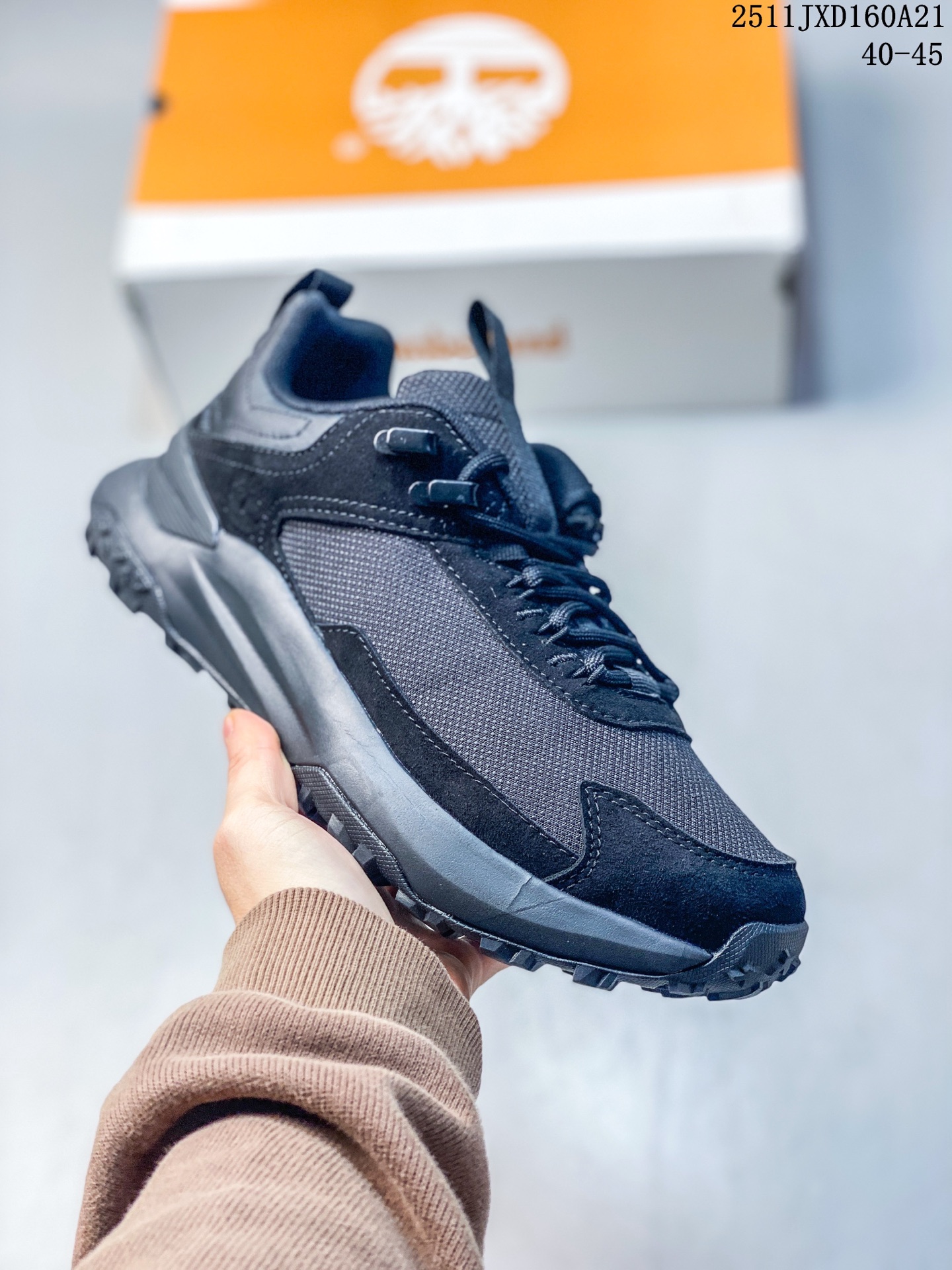 💰160
Timberland/添柏岚/天伯伦 全球领先户外品牌·添柏岚Timberland Atr Chukka Premium 经典低帮厚底增高板鞋 老爹鞋户外工装风休闲运动鞋 徒步旅游鞋。广东大厂品质 原盒原包装 面料采用针织网透气鞋面，轻量橡胶大底，给您完美的穿着体验，质量考究耐穿，型男必备，专治不帅，高品质脚感一流！
11JXD160A21