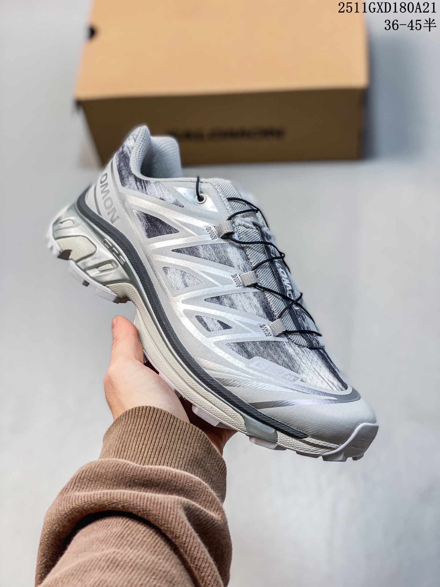 💰260
Salomon/萨洛蒙 原楦原纸版开发版型,采用高性能结构鞋面提供稳固支撑性,原装牛角扣系带开合,欧索莱环保去臭环型组合鞋垫,外置三层双层组合橡胶ACS科技全地形锯齿防滑大底❗️全新秋冬季度配色正式登场,法国户外品牌-萨洛蒙/Salomon XT-6"Alloy Quiet Shade Black"天际系列低帮城市越野机能透气休闲运动鞋“
类型:男女鞋
码数:36 36.5 37 38 38.5 39 40 40.5 41 42 42.5 43 44 45
编码:251014455.822
11GXD181A21