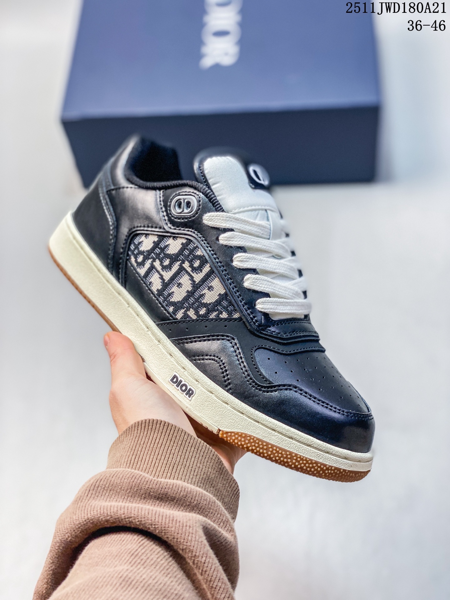 💰180
【公司级】Dior 迪奥 高奢品牌 彰显高级气质 Dior 运动鞋低帮系列复古休闲鞋时尚慢跑鞋厚底老爹鞋圆头系带 运动跑鞋 生活休闲鞋 男款 时髦单品 时尚百搭 dior
11JWD1190A21