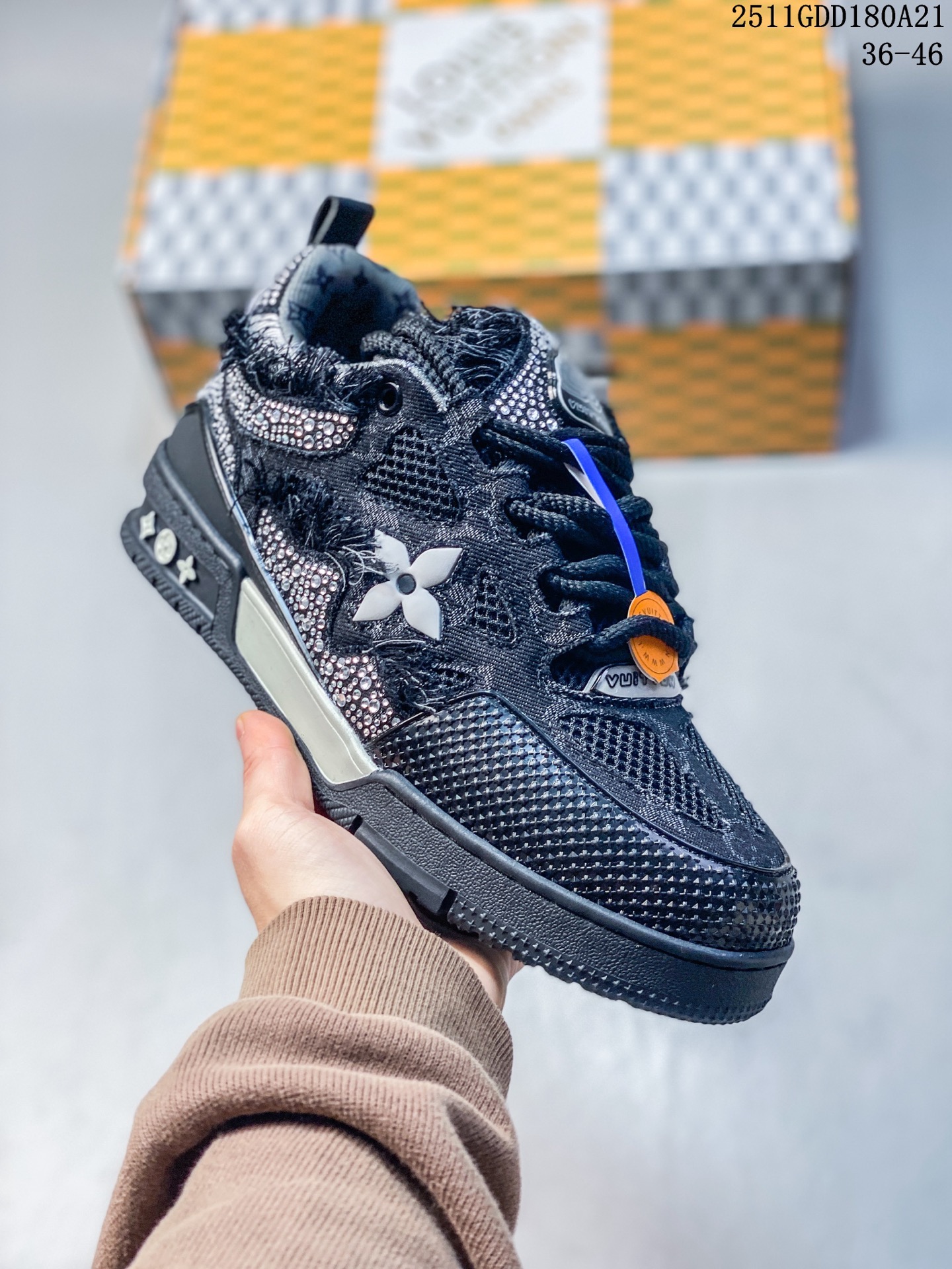 💰1220
公司级:Louis vuitton Trainer Sneaker Low 路易威登 休闲运动文化百搭板鞋
舒适防滑底和百搭性霸屏整个时尚娱乐圈 细节调整完美主义 鞋面采用柔软皮革鞋面 独家开模大底 侧边采用3D打印标志性Logo 尽显贵族时尚气息 配带正品全套包装
尺码:看图所示
ID:106738
11GDD18021