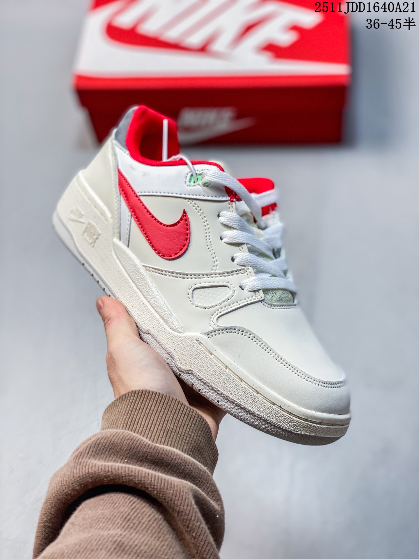 💰120
耐克Nike FULL FORCE LO扣篮系列低帮休闲运动滑板板鞋采用软质牛剖皮鞋面材质#正确后跟反口里弧度#原厂中底布正确印刷#鞋垫嵌入缓震乳胶+Sole真气垫装置#原比值开发耐磨橡胶大底❗
11JDD1640A21