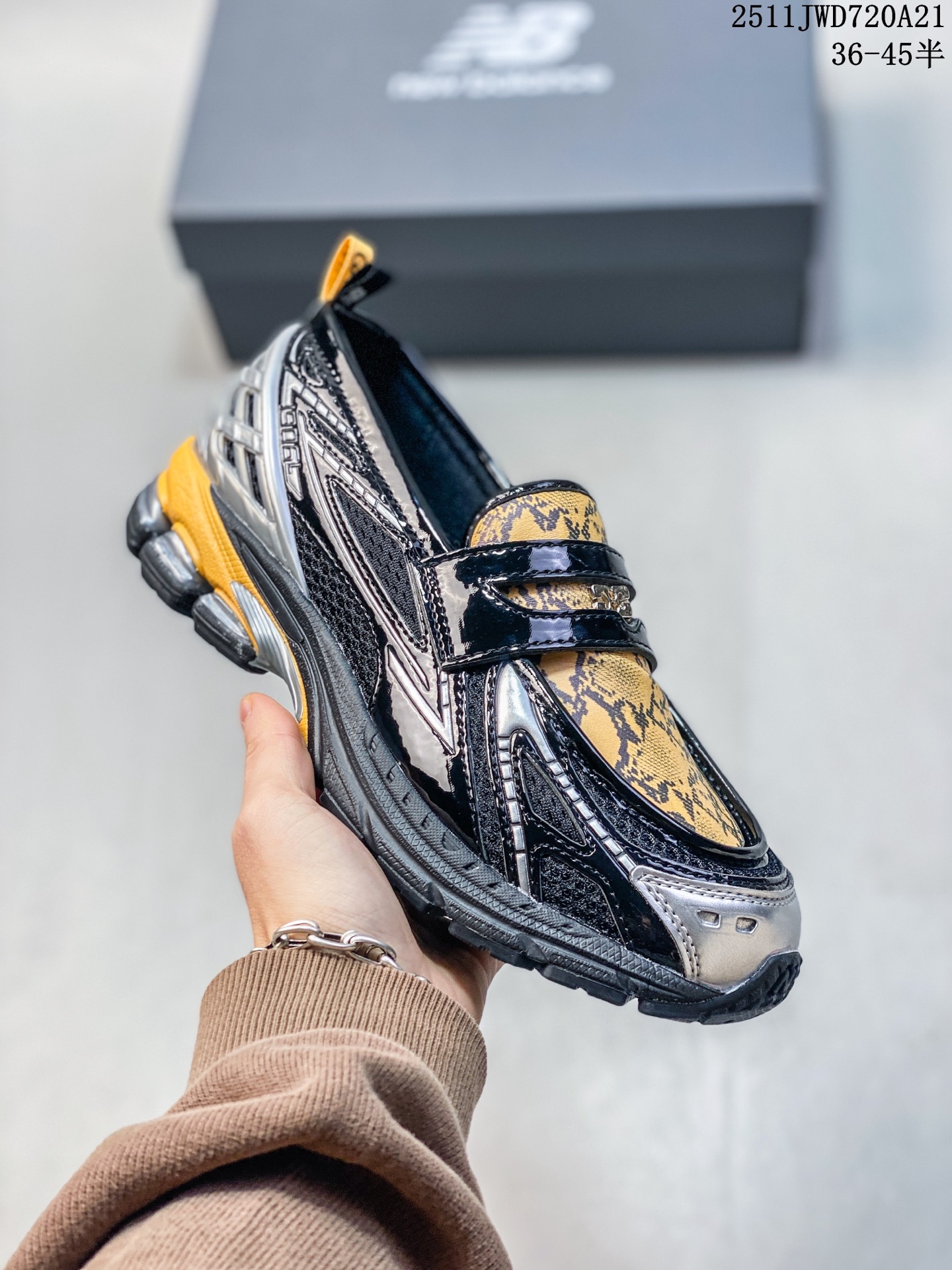 💰180
【公司级】新百伦 新款 New Balance 1906L 一脚蹬缓震乐福鞋款 厚底增高百搭运动休闲鞋
货号:U1906LGA
尺码:36-45含半码
11JWD720A21