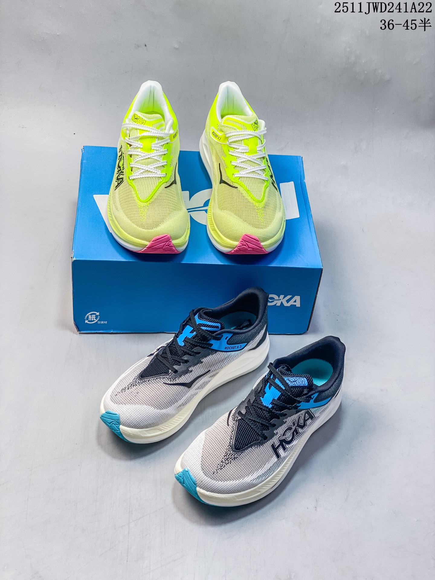 🈴️💰180
霍卡 原楦开发纸版楦型,采用高科技合成网纱鞋面材质,搭载轻量化PEBA超临界发泡中底,脚感更软弹,外置防滑耐磨橡胶底片❗️畅快回弹敢跑出色,美国新兴跑鞋品牌 One One Men Roet X 3 Low 火箭X3代系列低帮马拉松竞赛厚底轻量透气网纱休闲运动慢跑鞋 1168724
11JWD241A22