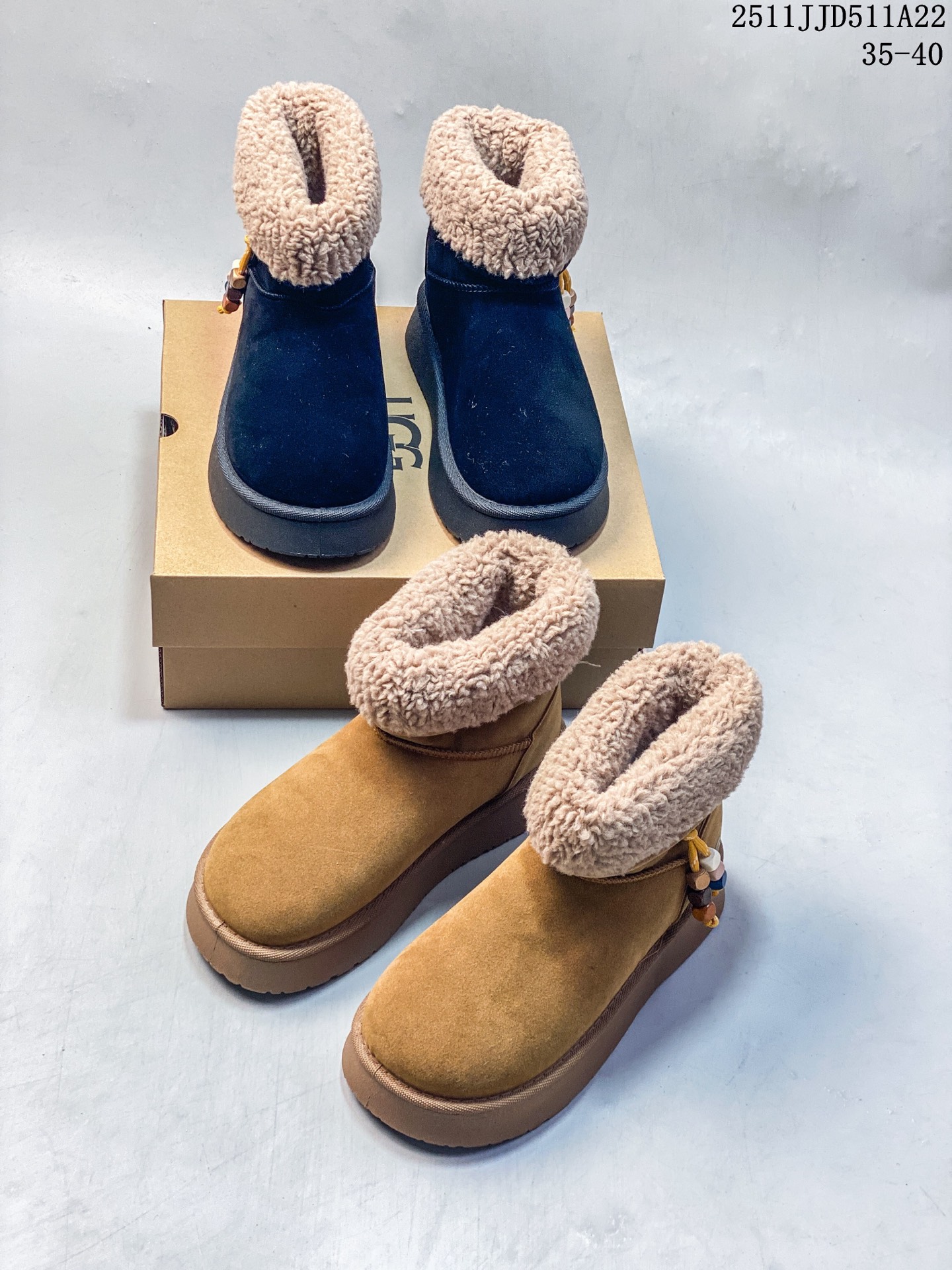 🈴️💰130
UGG/雪地靴 UGG Heritage Utility Sneaker 传统实用运动鞋 UGG元素与经典运动鞋的氛围相结合，融合了传统与创新。鞋面采用全粒皮革和麂皮完成。采用来自甘蔗的EVA材质制作的鞋底，拥有发挥出色的抓地力 
11JJD511A22