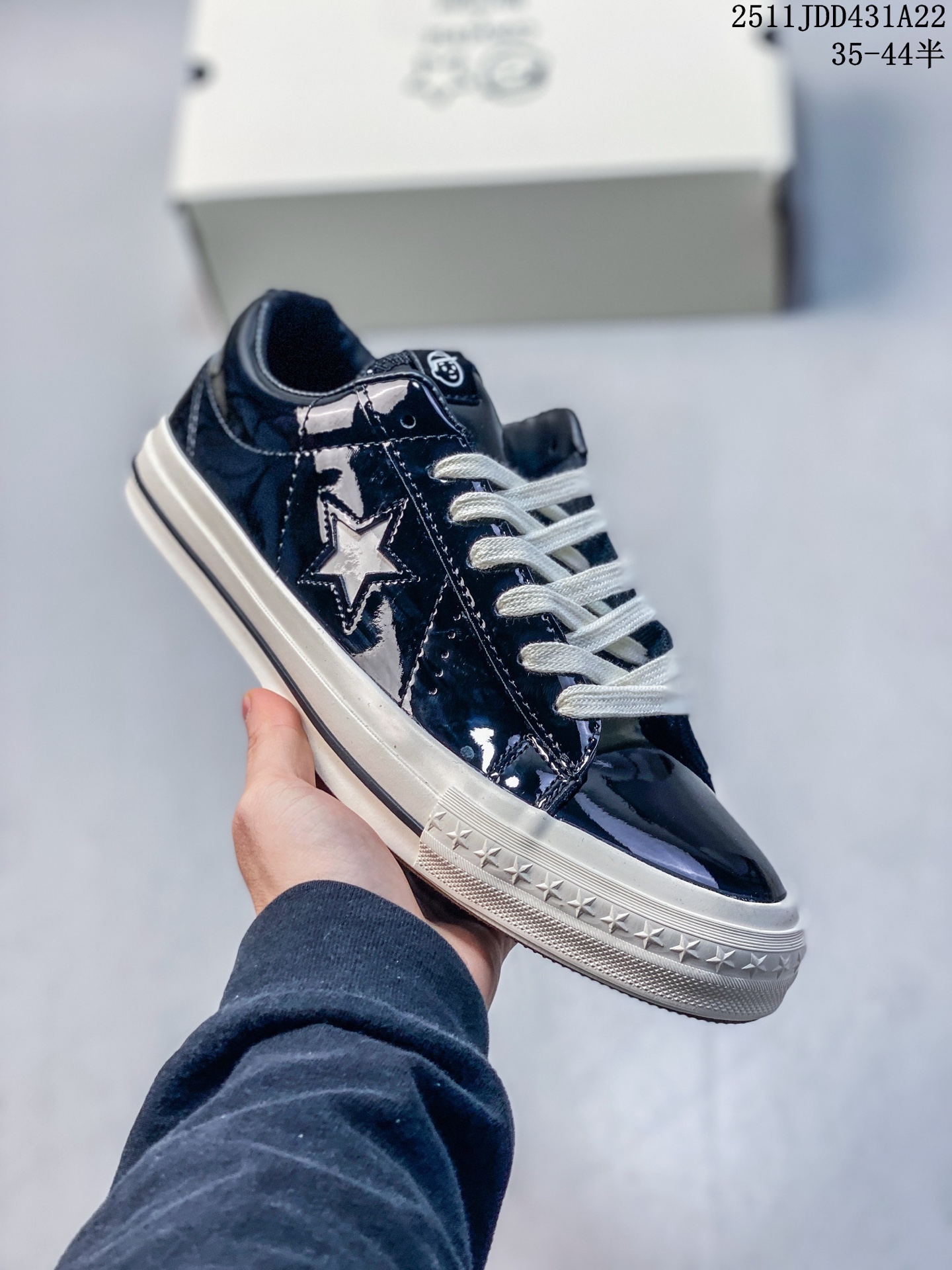 💰120
匡威木村漆皮亮面Noritake x Converse 1970s
插画师联名 
经典70s鞋身搭配荔枝皮细腻有纹理 质感拉满 内里薄绒材质 秋冬出行必备 细节满满
尺码：35 36 36.5 37 37.5 38 39 39.5 40 41 41.5 42 42.5 43 44
11JDD431A22
