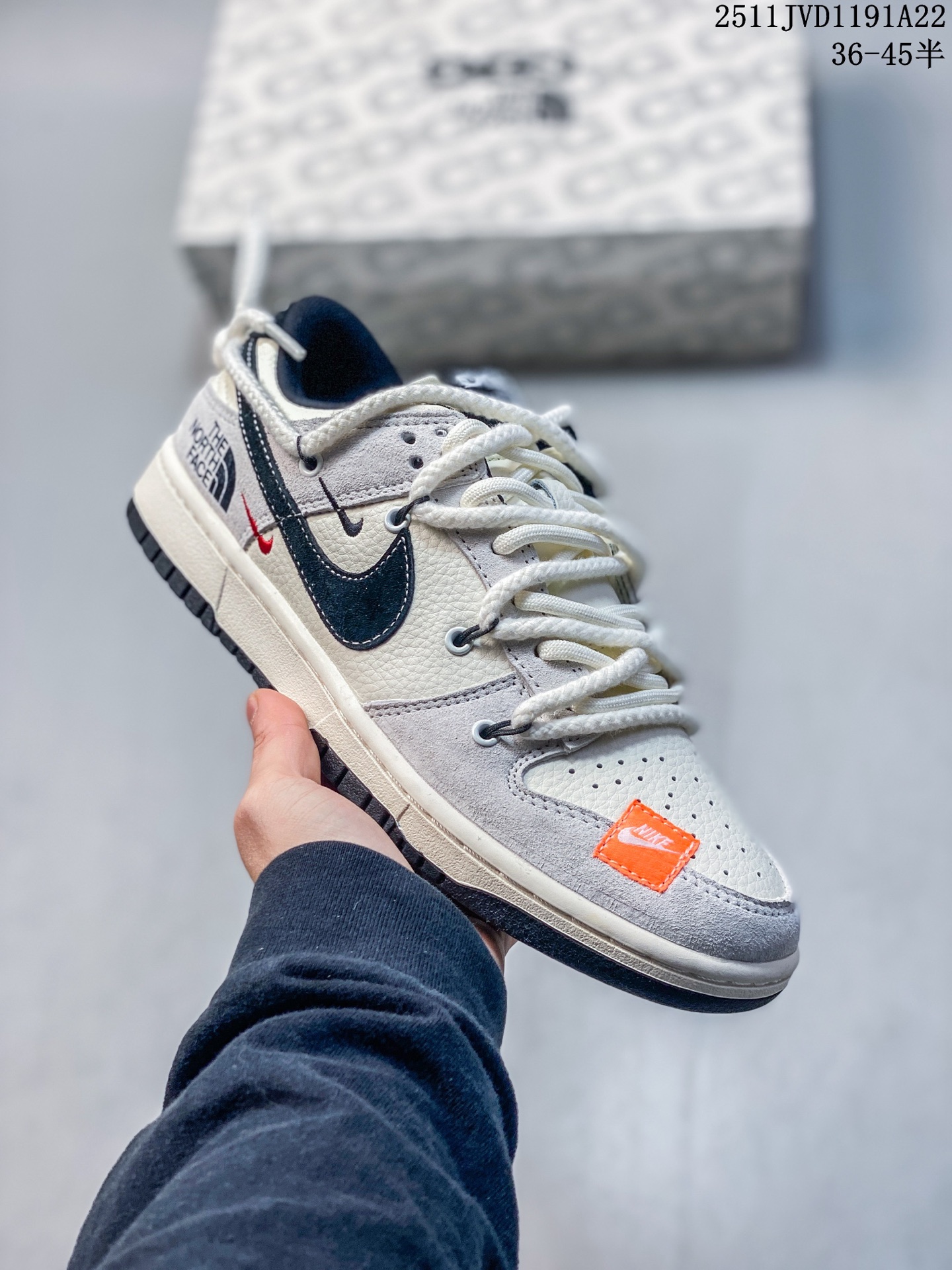 💰190
海外爆款限量发售!公司级 Nike SB Dunk Low“北面联名——绑带贴布黑勾” 周年高端定制 低帮休闲板鞋 定制鞋盒 大厂纯原品质出货 超高清洁度 皮料切割干净无任何毛边 细节完美
货号:YC5066-257
Size:36 36.5 37.5 38 38.5 39 40 40.5 41 42 42.5 43 44 44.5 45
11JVD1191A22
