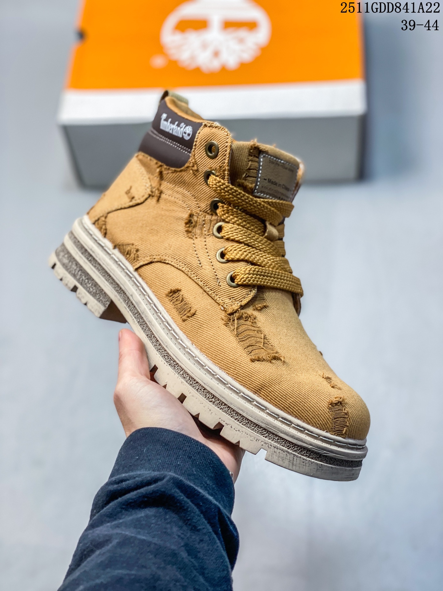 💰220
Timberland 天伯伦/添柏岚经典款 
25ss新款高帮 经典再造 全新升级 
广东大厂品质 原盒原包装 
面料采用意大利🇮🇹顶级磨砂网布
搭配防臭防腐真皮乳胶鞋垫 
给您完美的穿着体验 质量考究耐穿
型男必备 专治不帅 
高品质脚感一流 独家供应 
官方货号: TB23066
尺码：39 40 41 42 43 44 
11GDD841A22
