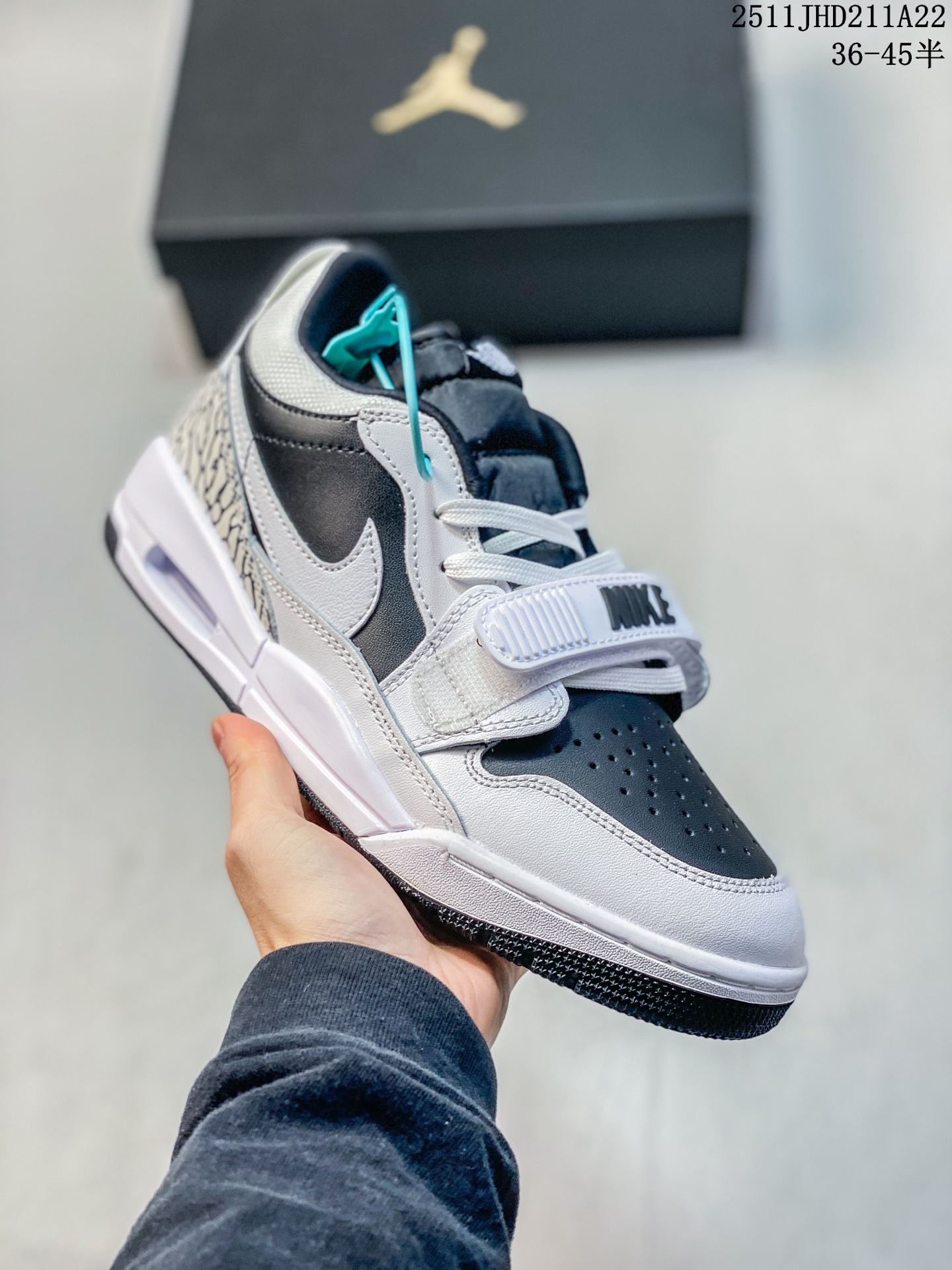 💰150
【公司级】耐克 AJ 乔丹 Air Jordan Legacy 312 低帮运动鞋 AJ312 乔312百搭篮球鞋  酷炫混搭，谁人不爱？Air Jordan Legacy 312 Low 运动鞋将 AJ1、AJ3 和 Nike Air Alpha Force 的经典设计元素巧妙糅合。采用中足固定带、爆裂纹细节等经典元素，旨在致敬迈克尔·乔丹篮球时代。结合优质皮革鞋面和 Nike Air 缓震配置，开启传奇时代。Wings 标志和整体设计借鉴自 AJ1，爆裂纹旨在向 AJ3 致敬，中足固定带设计汲取自 Nike Air Alpha Force，提供出色支撑力，后跟搭载可视 Nike Air 缓震配置，塑就出众外观。


尺码：36-45含半码
11JHD211A22