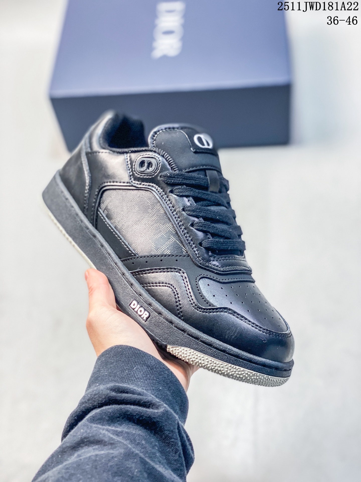 💰180
【公司级】Dior 迪奥 高奢品牌 彰显高级气质 Dior 运动鞋低帮系列复古休闲鞋时尚慢跑鞋厚底老爹鞋圆头系带 运动跑鞋 生活休闲鞋 男款 时髦单品 时尚百搭 dior
11JWD181A22