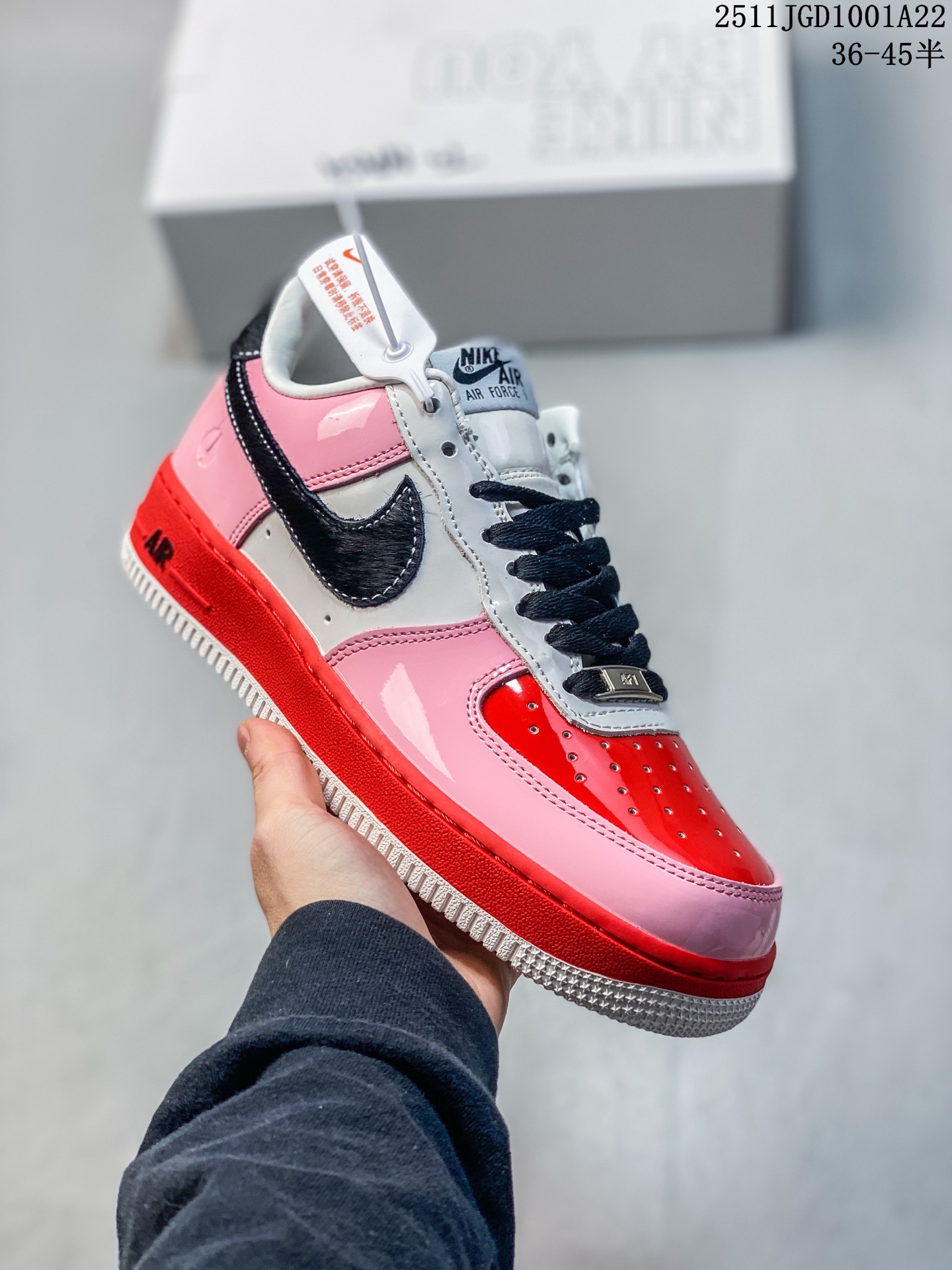 💰140
NIKE 耐克低帮板鞋 空军一号 AF1马卡
龙af1厚底增高百搭运动板鞋 Nike Air
Force 1“Shadow”造型设计上与
Sacai x Nike 系列颇为相似、带有浓厚解构风格，侧身 Swoosh 采用叠加的形式呈现，同时后跟也将标志性“AIR”字样叠加，整体表现极为个性。
11JGD1001A22