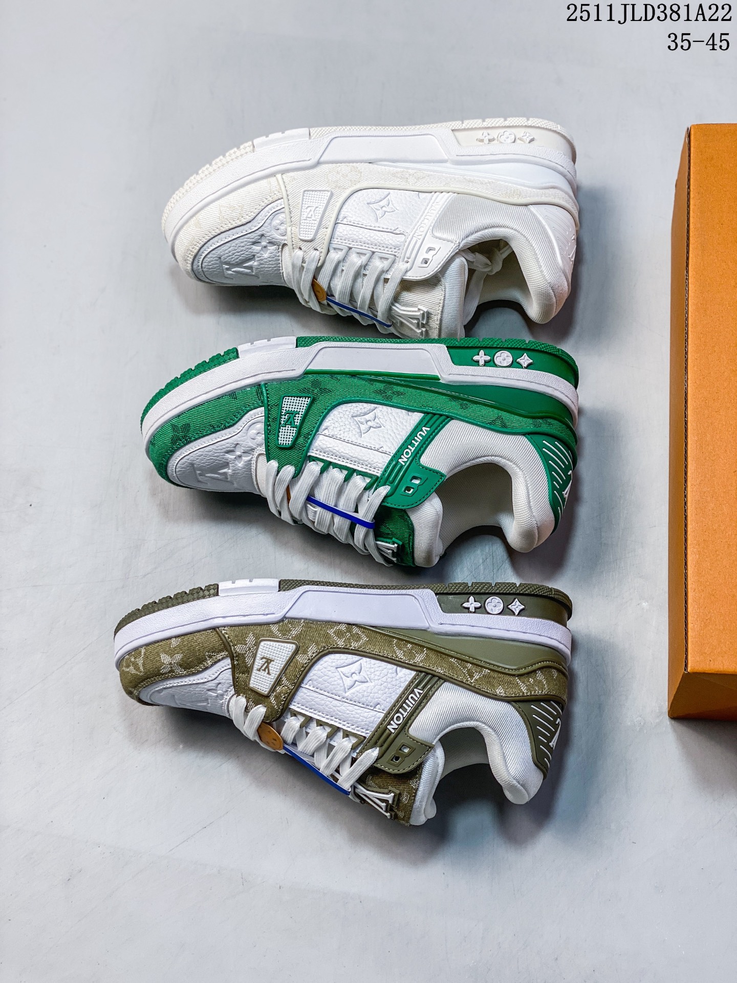 🈴️💰200
【公司级】路易威登 Louis Vuitton LV路易威登板鞋 时尚运动鞋潮厚底增高男女鞋。舒适防滑底和百搭性霸屏整个时尚娱乐圈,细节调整完美主义!采用柔软皮革拼接鞋面,独家开模大底, 侧边采用3D打印标志性Logo 尽显贵族时尚气息,配带正品全套包装。全新LV路易威登Louis vuitton Trainer Sneaker Low 休闲运动文化百搭板鞋。
11JLD381A22