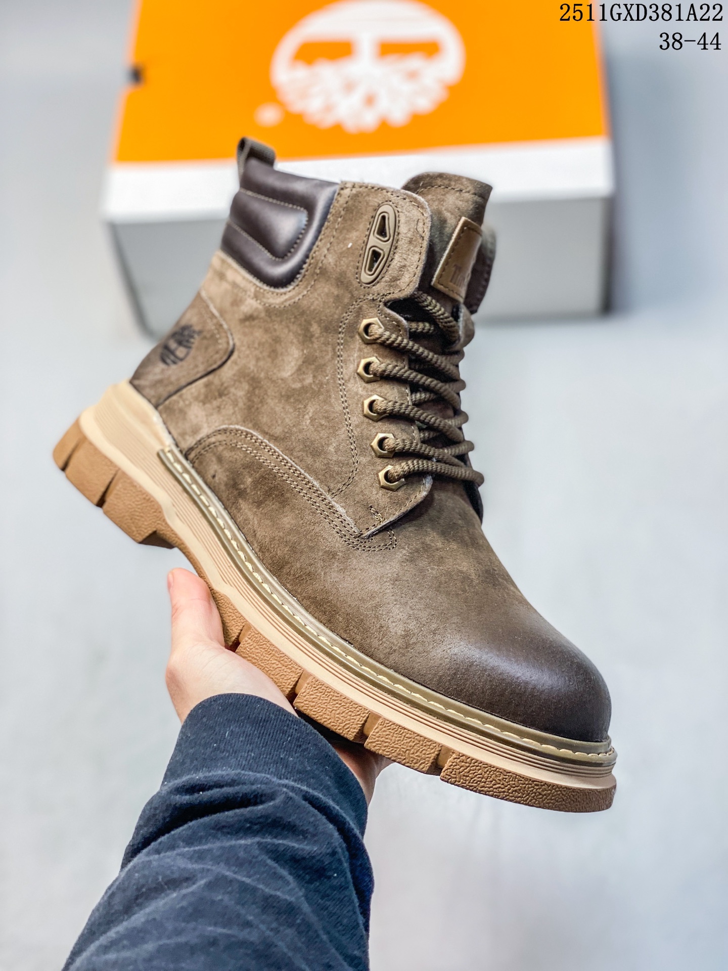 💰260
Timberland添柏岚/天伯伦 秋冬新品（毛绒内里🔥保暖锁热）秋冬必备户外休闲大黄靴系列
#广东大厂品质 原盒原包装 时尚潮流搭配 面料采用意大利🇮🇹顶级磨砂细纹牛皮 搭配防臭防腐真皮乳胶鞋垫 大底到五金都是代工厂原材料制作 同原版固特异永不开胶工艺 好货不杀猪 首单质量严格把控 全网独家首发 品质毋庸置疑 全套官网统一包装 给您完美的穿着体验 质量考究耐穿 型男必备 专治不帅 高品质脚感一流 今年冬季防寒户外专用 日常随意搭配 
尺码：38 39 40 41 42 43 44（皮鞋码）
11GXD381A22