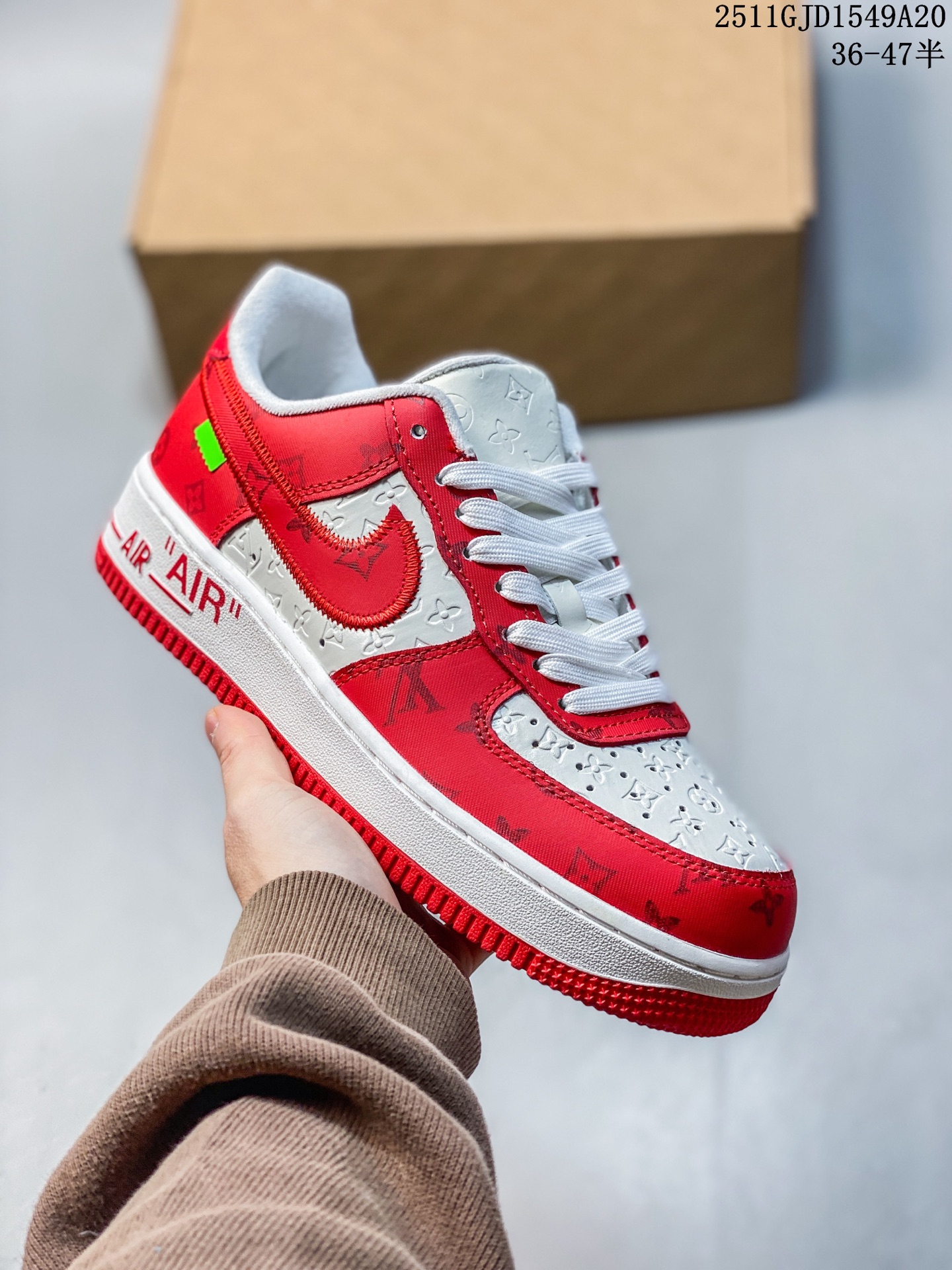 💰230
公司级✅Nike Air Force 1 x Louis Vuitton 耐克 空军一号 路易威登联名 潮流复古 低帮板鞋
路易威登与耐克品牌的首次联名合作 并在全球范围限量销售 自发售以来受到一定的关注 此款联名球鞋首次由耐克之外的制鞋工坊手工打造 两大品牌携手推出尽显本真魅力的高端球鞋 时尚借由魔力与创意升华为象征亚文化的艺术品
官方货号:241524-001
SIZE:36 36.5 37.5 38 38.5 39 40 40.5 41 42 42.5 43 44 45 46 47
11GJD1549A20