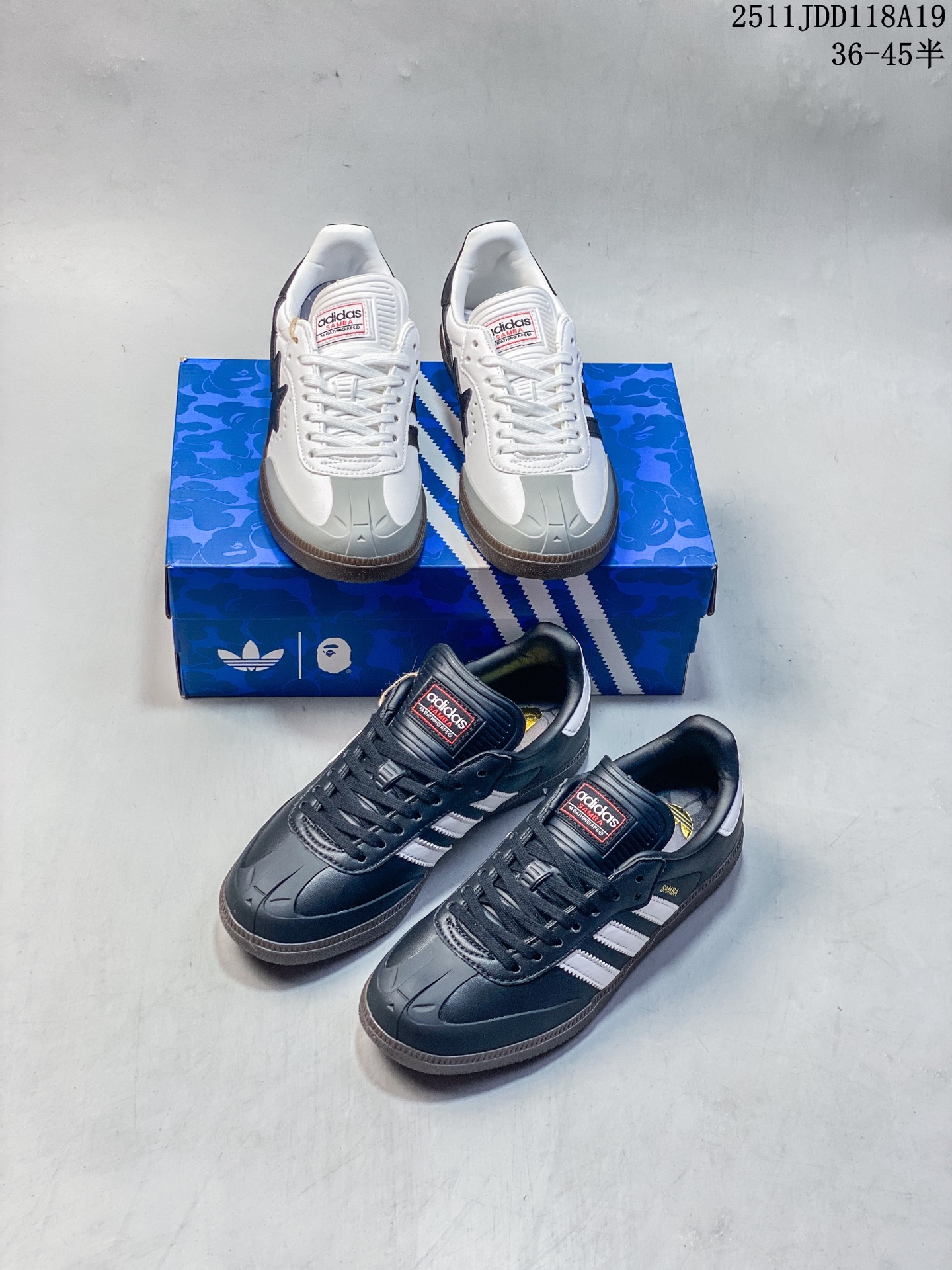 🈴️💰120
✅Adidas SAMBA BAPE JR9245 近70年的经典Originals原装翻毛皮层制作，修长的鞋楦,略微尖尖的鞋头,翻毛皮的鞋头拼接,这些我们都看得到的元素正是Originals的经典设计灵魂。
ID：329JDD1120
11JDD118A19