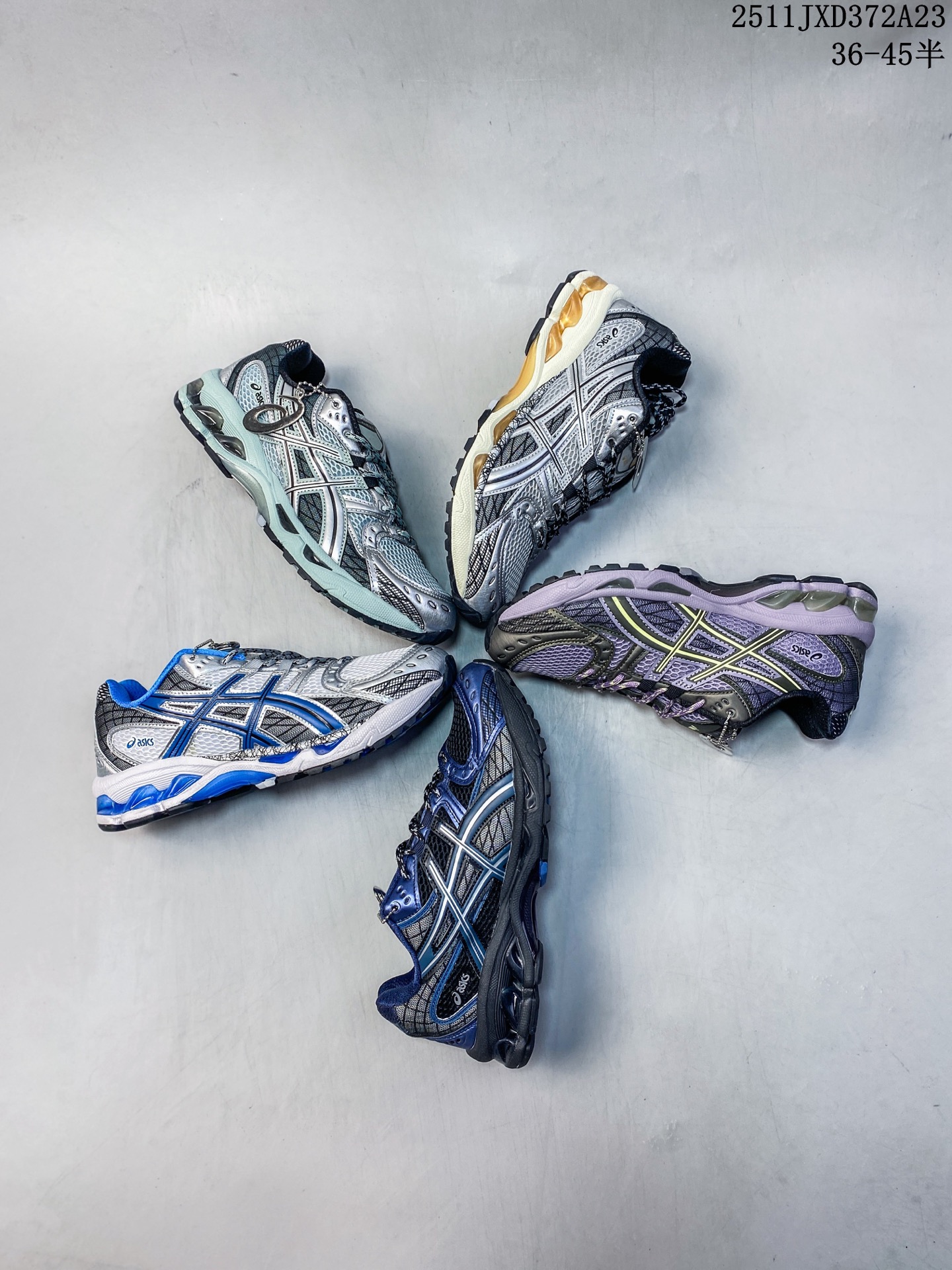 🈴️💰160
Asics GEL-NIMBUS 10.1亚瑟士经典跑鞋 如今机能风和户外风吹得正劲,便是主打“Urban Outdoor机能越野风格”,城市和户外场景都能轻松应对。关键是跑鞋的颜值也很高1203A543
11JXD372A23