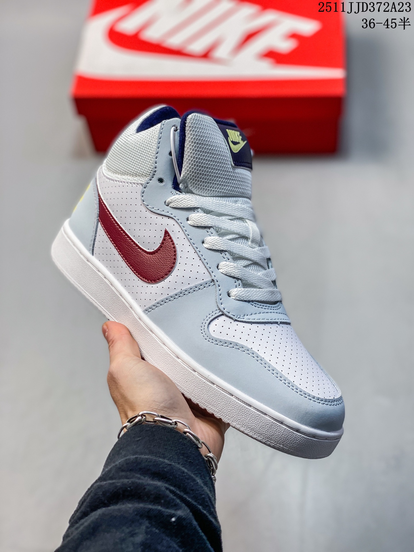 💰140
公司级✅耐克 NIKE COURT BOROUGH MID 中帮百搭透气休闲运动板鞋
经典耐用的设计 兼顾舒适脚感和出众风范 演绎匠心之作 结构性的支撑贴合感结合复古篮球设计 塑就场外全明星风范
11JHD262A23