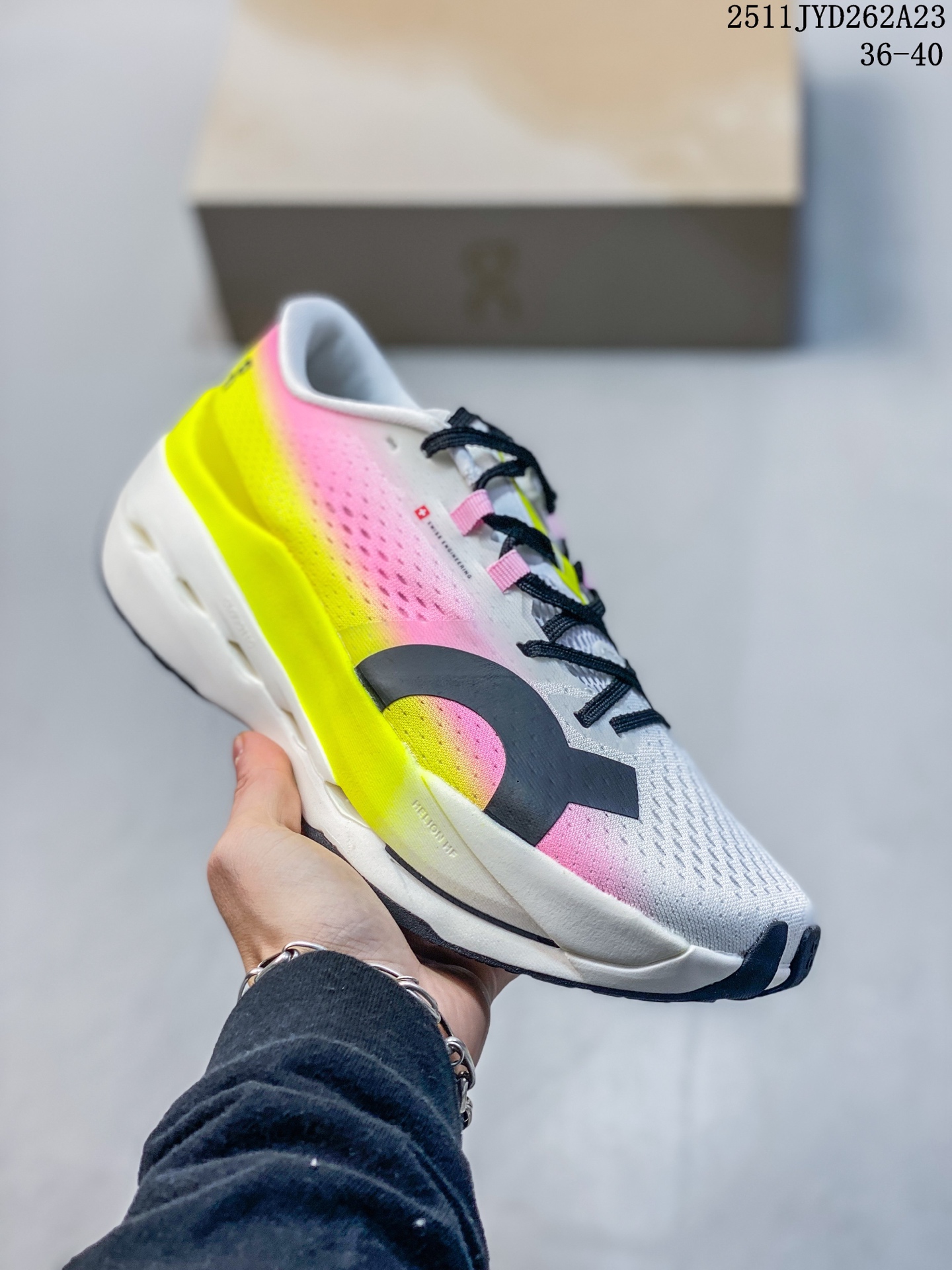 🈴️💰170
On昂跑 cloudboom max 舒适时尚支撑 马拉松跑步鞋 男款 白色
11JYD262A23