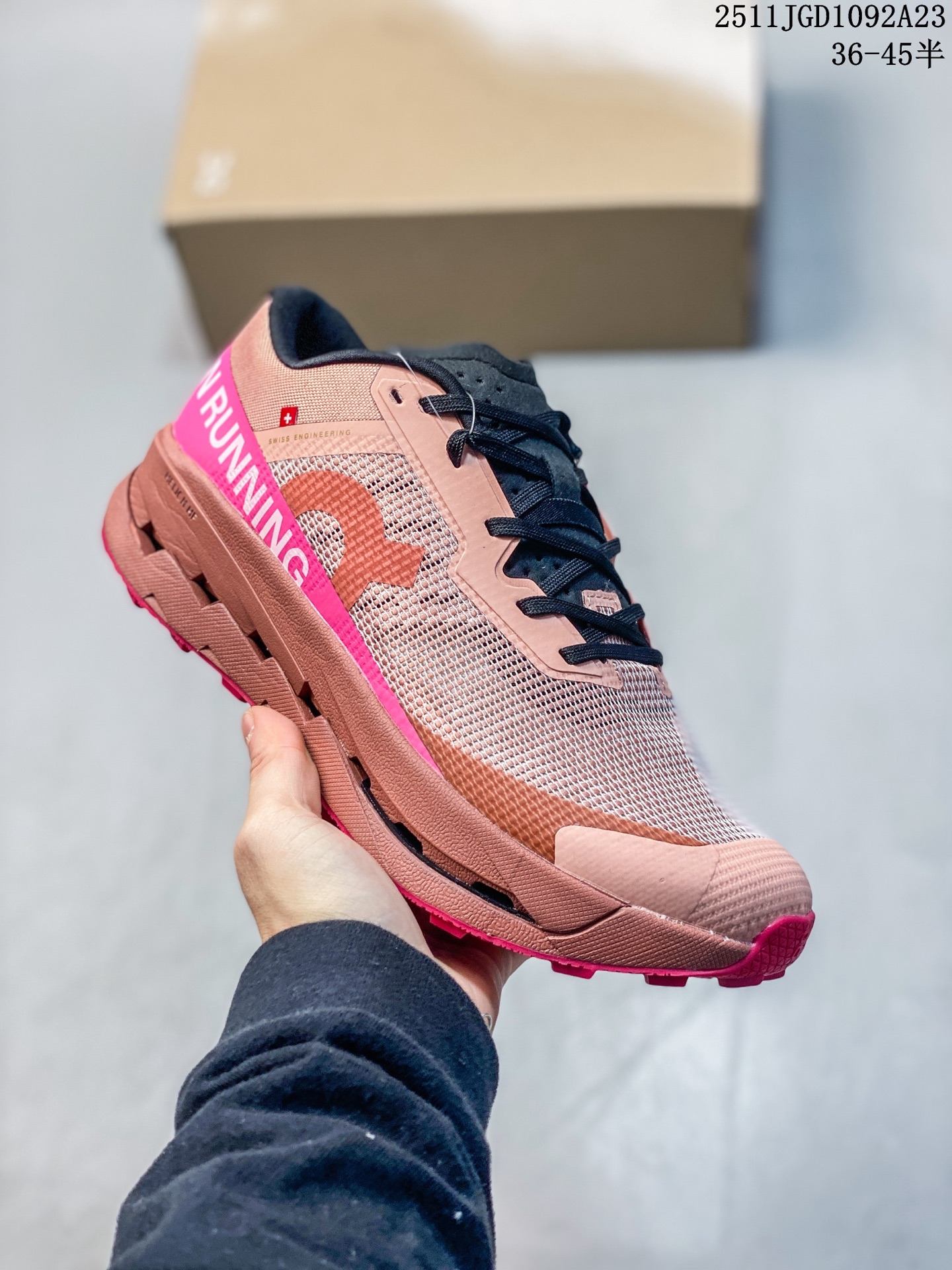 💰140
公司级✅On昂跑 Cloudultra 3 舒适百搭 简约 耐磨 低帮跑步鞋
鞋身外观的设计灵感源于 On 昂跑的专业竞赛鞋 鞋面采用工程编织材料打造 提供无缝贴合的穿着体验 轻盈透气的鞋面贴合脚部 确保舒适的穿着感与稳定的锁定效果 鞋底经过升级的橡胶垫片在干湿条件下均提供高抓地力和耐用性
尺码:36 36.5 37.5 38 38.5 39 40 40.5 41 42 42.5 43 44 45
ID:HL141201124 Size:36~45B
11JGD1092A23