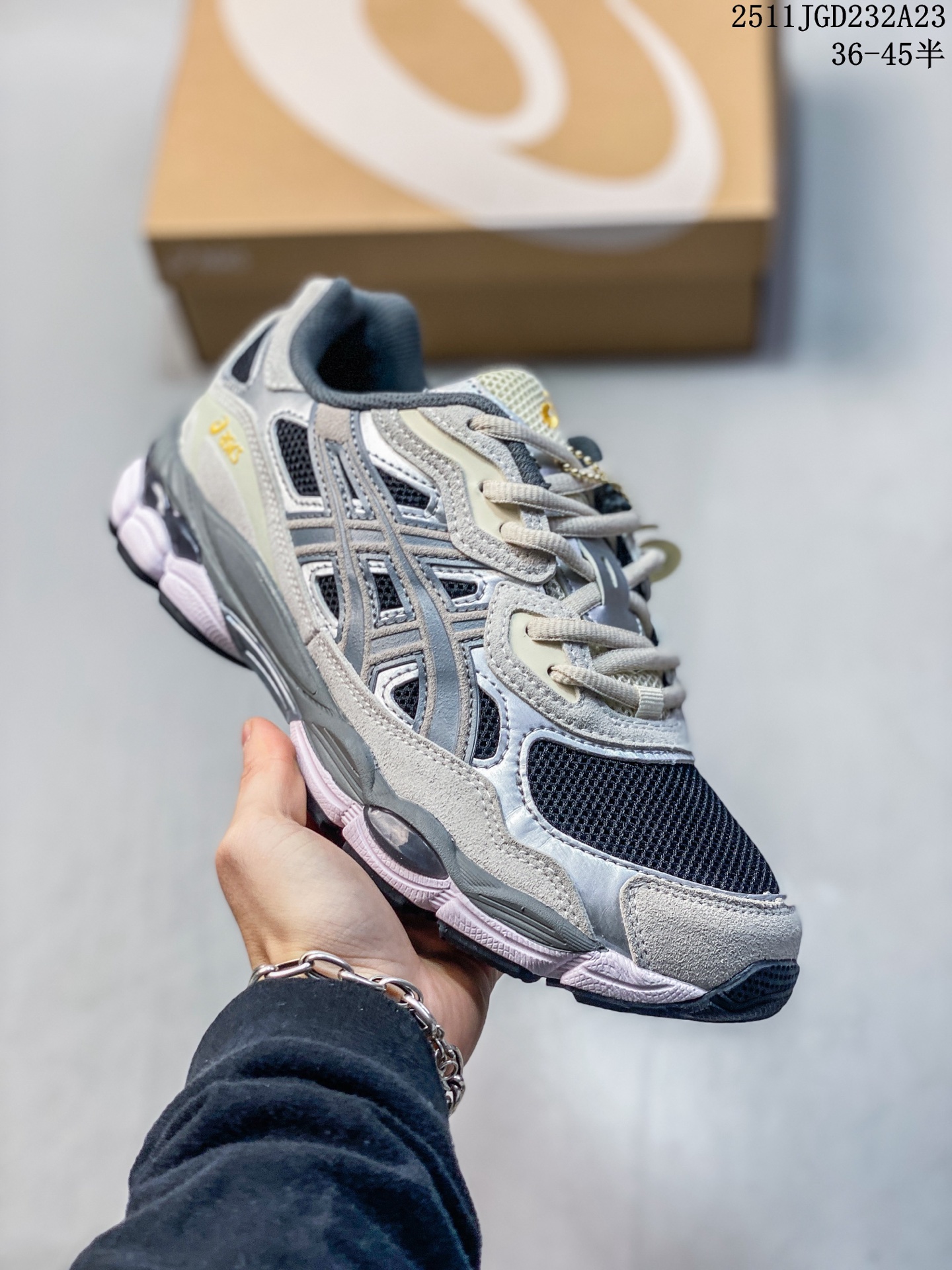 💰140
真标✅ASICS GEL-NYC 亚瑟士 透气网眼鞋面 配合部分合成革材质 采用全新AHAR+橡胶材质 更加耐磨
货号:1203A383-025
尺码:36 37 37.5 38 39 39.5 40.5 41.5 42 42.5 43.5 44 45
ID:JZD101-AZK
11JGD232A23