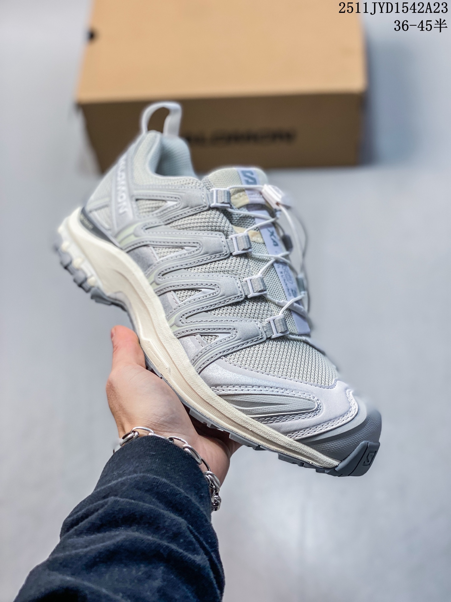 💰170
公司级✅Salomon萨洛蒙 XA PRO 3D户外越野跑鞋 鞋面采用SENSIFIT贴合技术 全方位贴合包裹脚型 鞋跟部鞋底牵引设计 提供强大的抓地性能 更适应野外崎岖不平的道路 其3D ADVANCED CHASSIS底盘 材料轻量大化 钉齿设计更具稳定性、防护性 鞋底易磨损区运用CONTAGRIP高耐磨材料 应对城市硬质路面长距离跑考验
货号:414677-24
尺码:36 36.5 37.5 38 38.5 39 40 40.5 41 42 42.5 43 44 45
11JYD1542A23