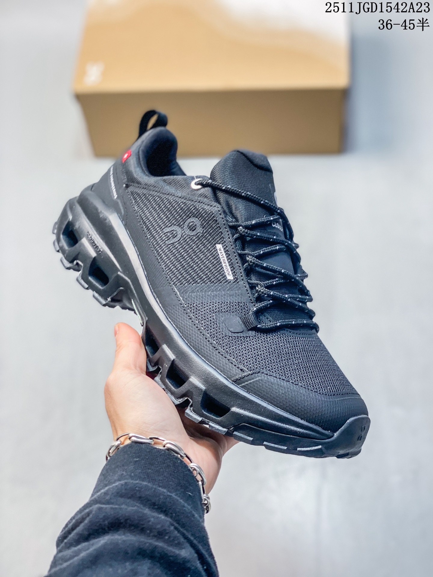 💰140
公司级✅On 昂跑 Cloudrock Low 舒适 轻便 减震耐磨跑步鞋
采用了先进的缓震技术 能够有效减少跑步时对关节的冲击 保护运动者的健康 其独特的缓震系统设计能够提供稳定的支撑 确保跑者在跑道上尽情释放潜能
尺码:36 36.5 37.5 38 38.5 39 40 40.5 41 42 42.5 43 44 45
11JGD1542A23