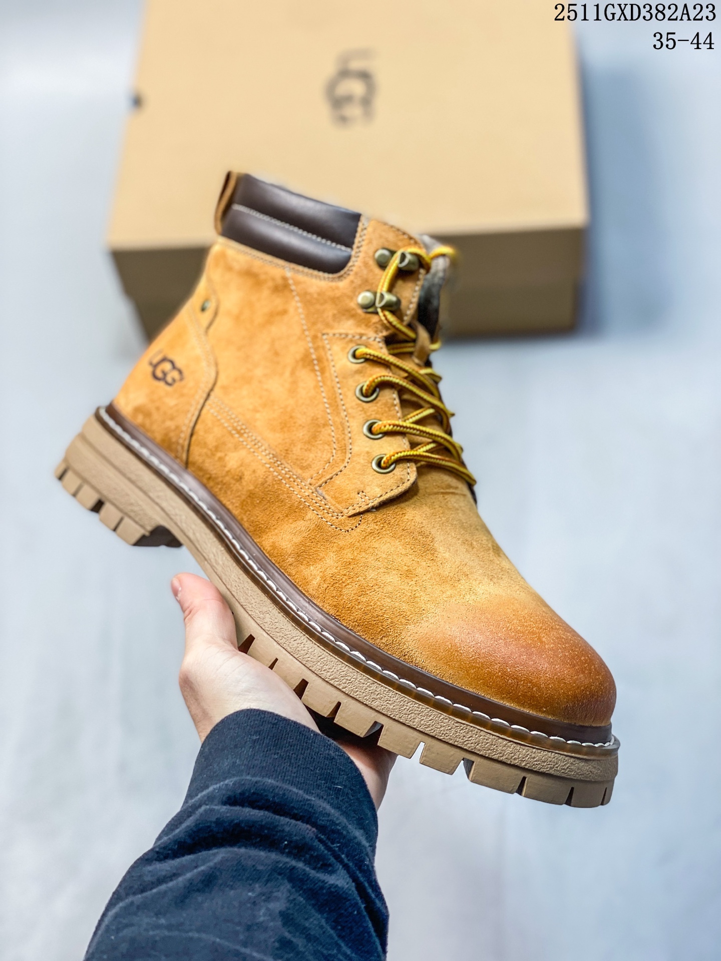 💰260
UGG 2025秋冬新品(内里加绒保暖🔥)秋冬必备 男女同款户外中帮休闲马丁靴雪地靴系列
#情侣款设计 代购专供品质 面料采用进口头层牛皮材质 鞋内里采用🔥毛茸一体内里保暖锁热。外置防滑橡胶大底 系带设计 穿脱十分方便 采用TPU模压定型真皮鞋面材质#科技外底防滑,耐磨性和良好的弹性!美国轻奢品牌【UGG】 Tasman Weather Hybrid 塔斯曼混合系列户外中帮休闲马丁靴雪地靴
尺码:35-39 女码(皮鞋码)
尺码:39.5-44 男码(皮鞋码)
11GXD382A23