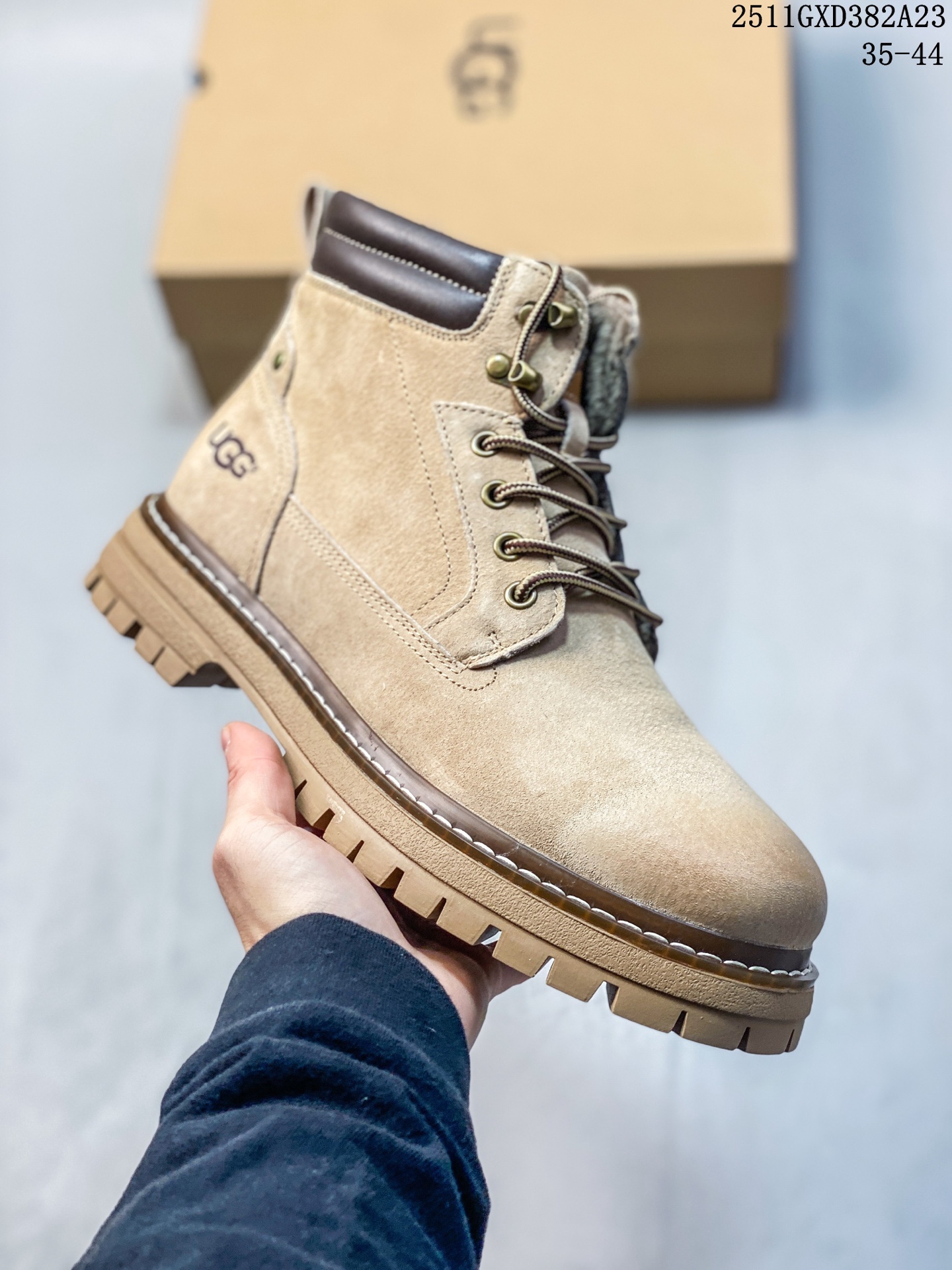 💰260
UGG 2025秋冬新品(内里加绒保暖🔥)秋冬必备 男女同款户外中帮休闲马丁靴雪地靴系列
#情侣款设计 代购专供品质 面料采用进口头层牛皮材质 鞋内里采用🔥毛茸一体内里保暖锁热。外置防滑橡胶大底 系带设计 穿脱十分方便 采用TPU模压定型真皮鞋面材质#科技外底防滑,耐磨性和良好的弹性!美国轻奢品牌【UGG】 Tasman Weather Hybrid 塔斯曼混合系列户外中帮休闲马丁靴雪地靴
尺码:35-39 女码(皮鞋码)
尺码:39.5-44 男码(皮鞋码)
11GXD382A23